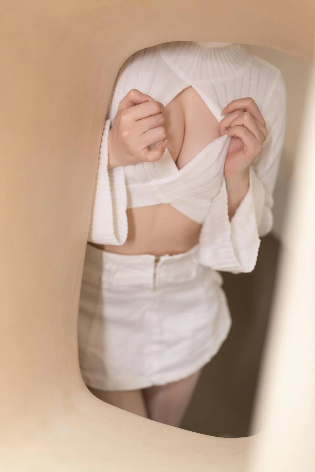 XiuRen 秀人 No.N083 鱼子酱Fish白色套装翘臀 - 3