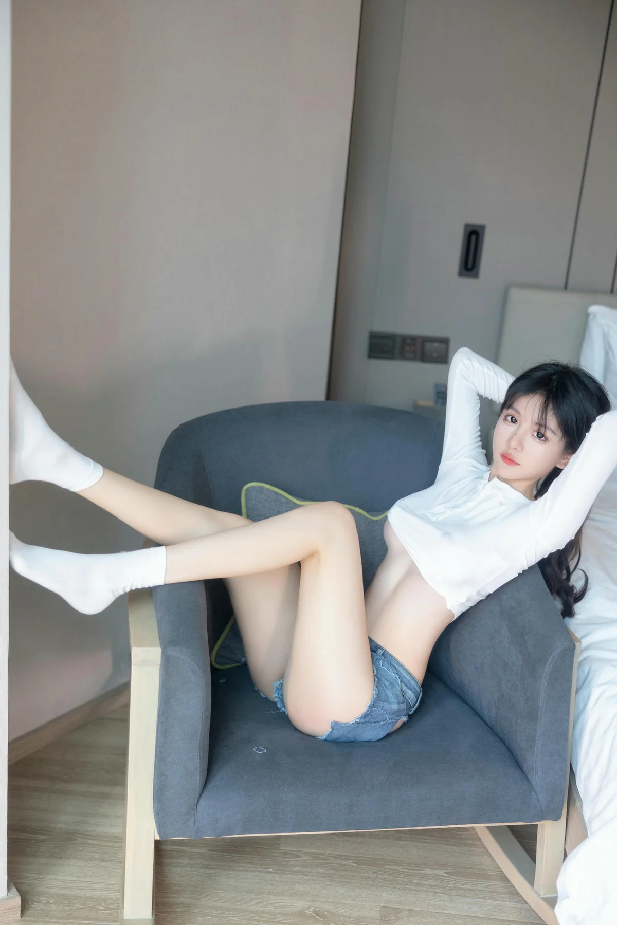 XiuRen 秀人 No.N097 谢小蒽诱惑超短牛仔裤 - 5