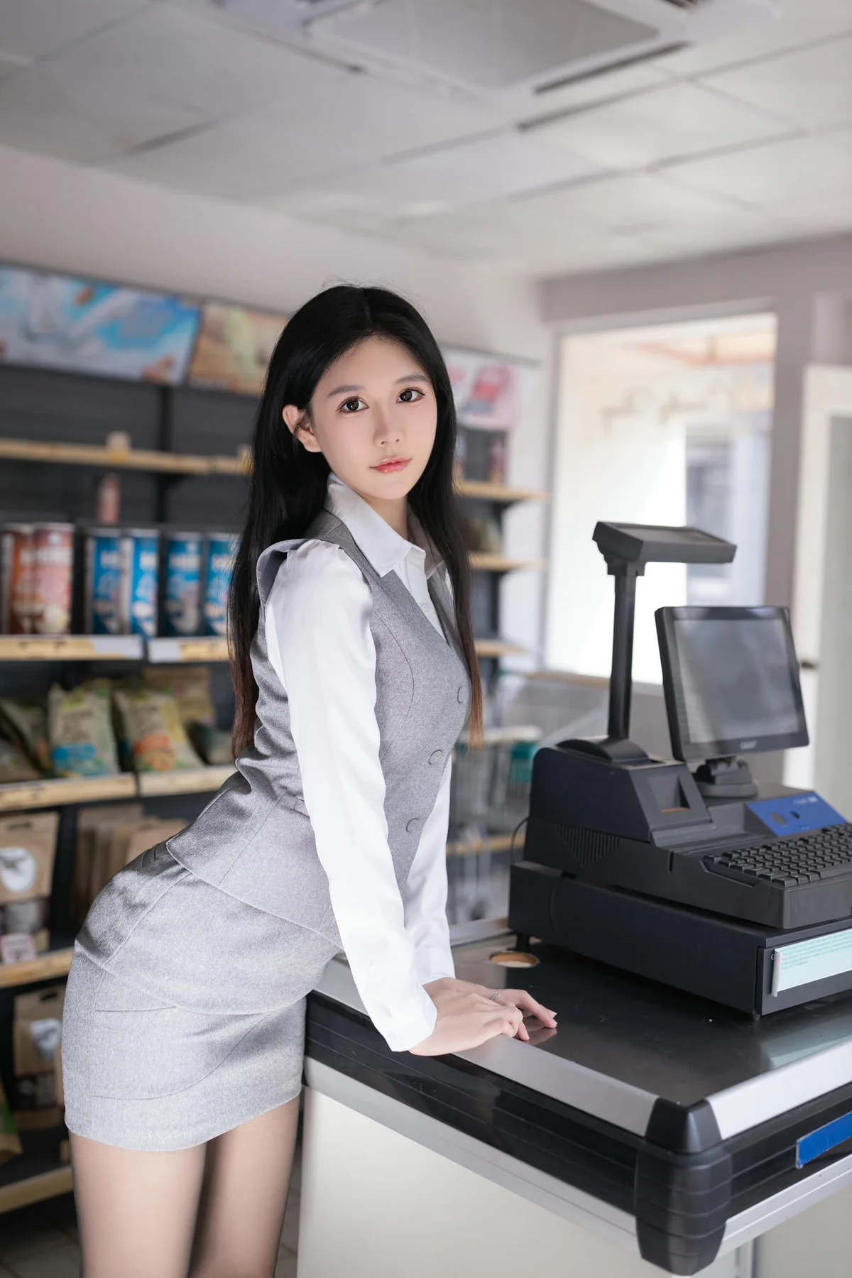 XiuRen 秀人 No.N102 谢小蒽超市主题写真 - 1