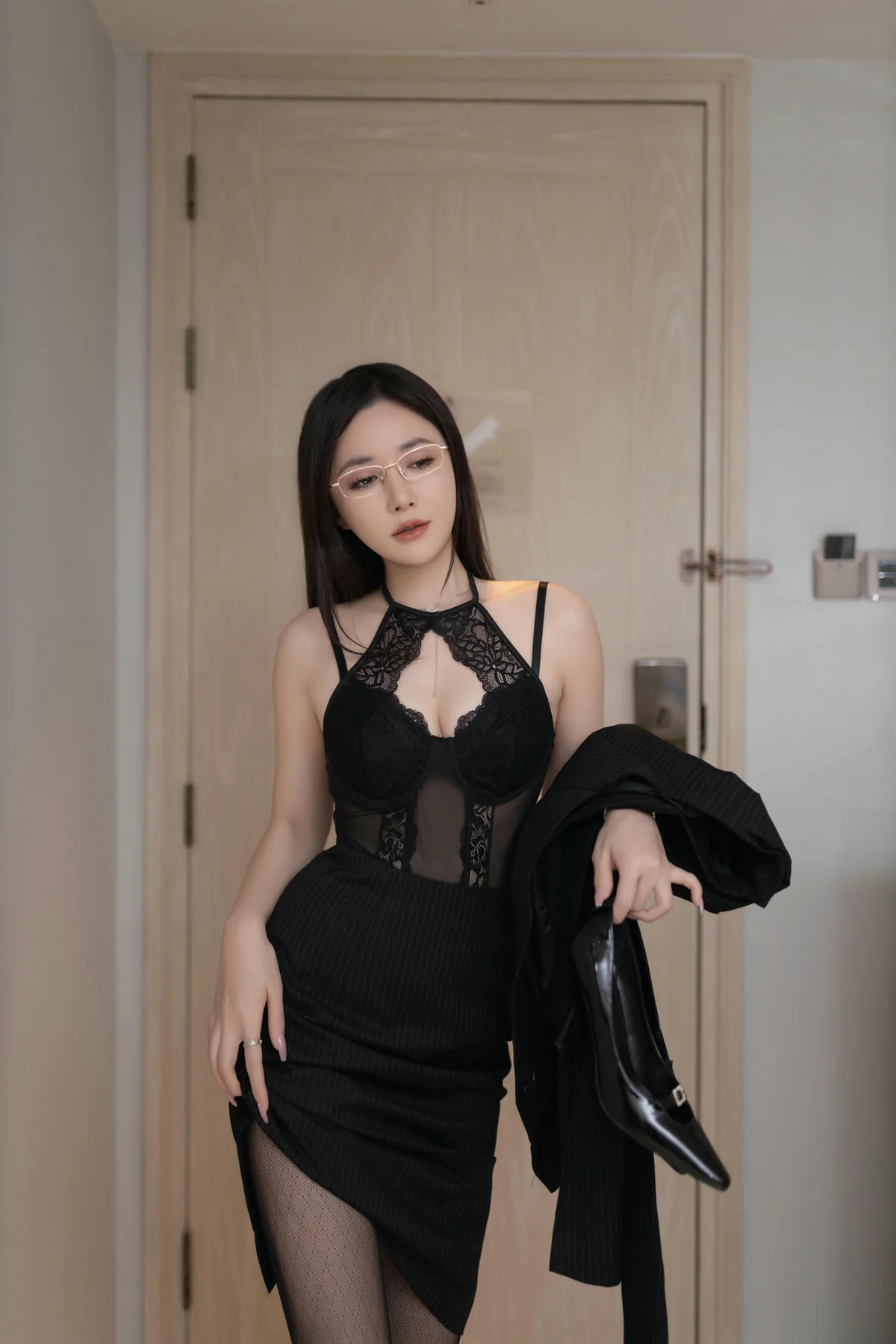 XiuRen 秀人 No.N115 鱼子酱Fish黑丝翘臀美腿 - 1