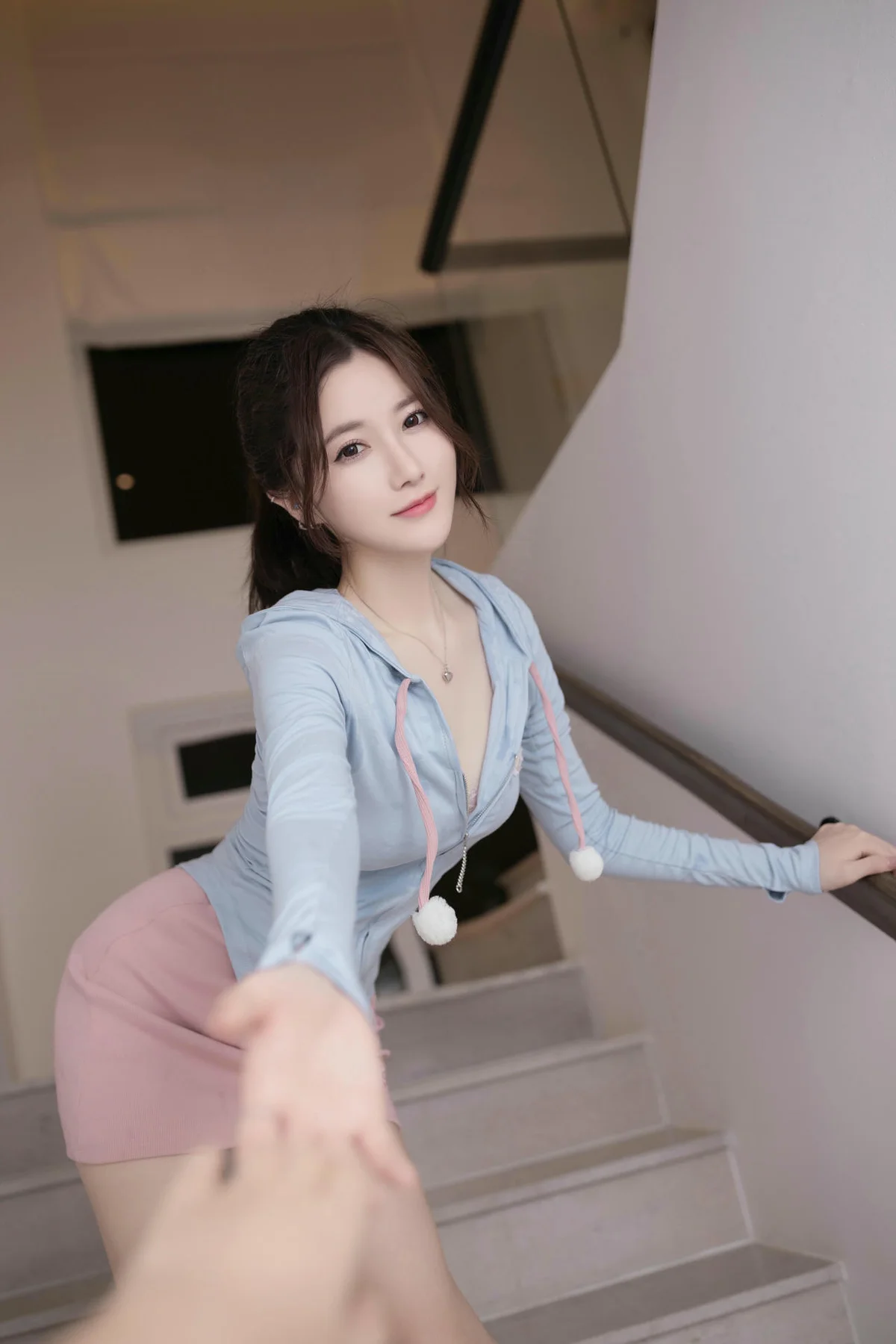 XiuRen 秀人 No.N121 鱼子酱Fish粉色短裙美图 - 2
