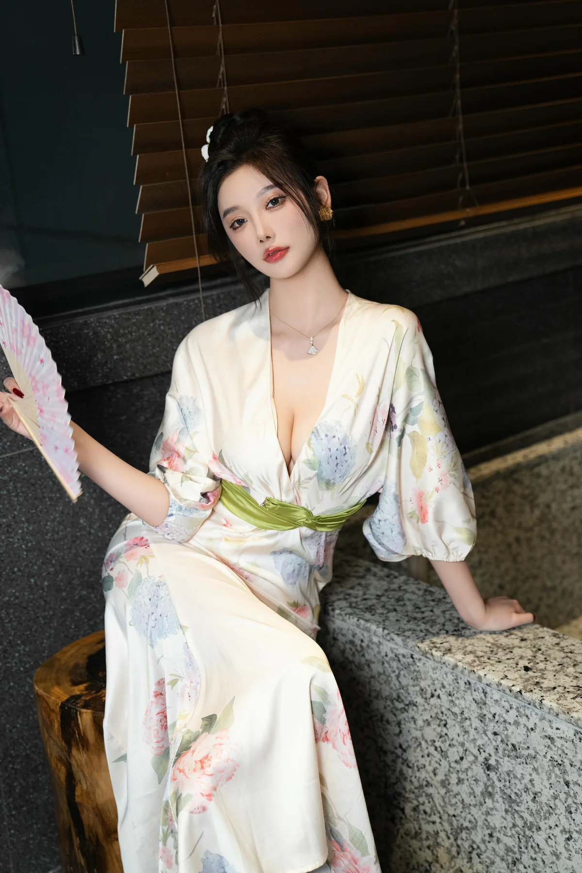 XiuRen 秀人 No.N149 杨晨晨温泉气质写真 - 5