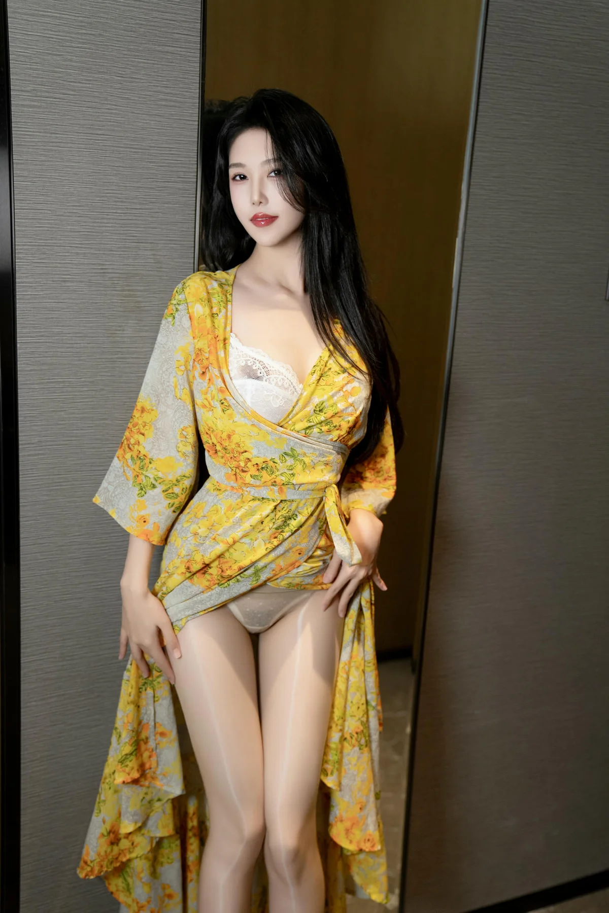 XiuRen 秀人 No.N156 利世黄色美裙诱惑肉丝 - 10