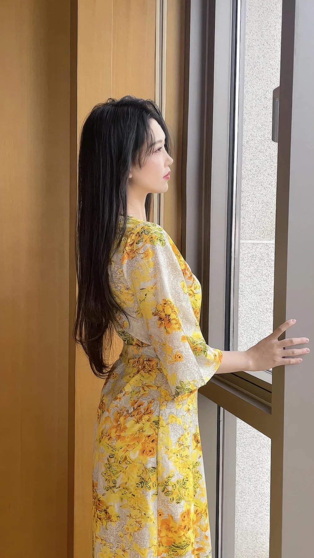 XiuRen 秀人 No.N156 利世黄色美裙诱惑肉丝 - 8