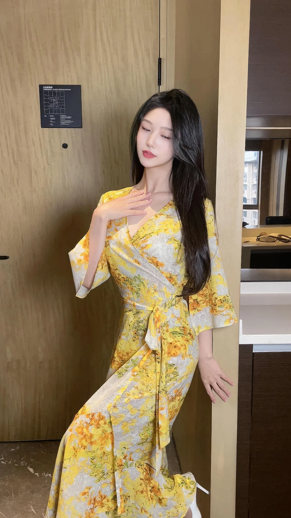 XiuRen 秀人 No.N156 利世黄色美裙诱惑肉丝 - 6
