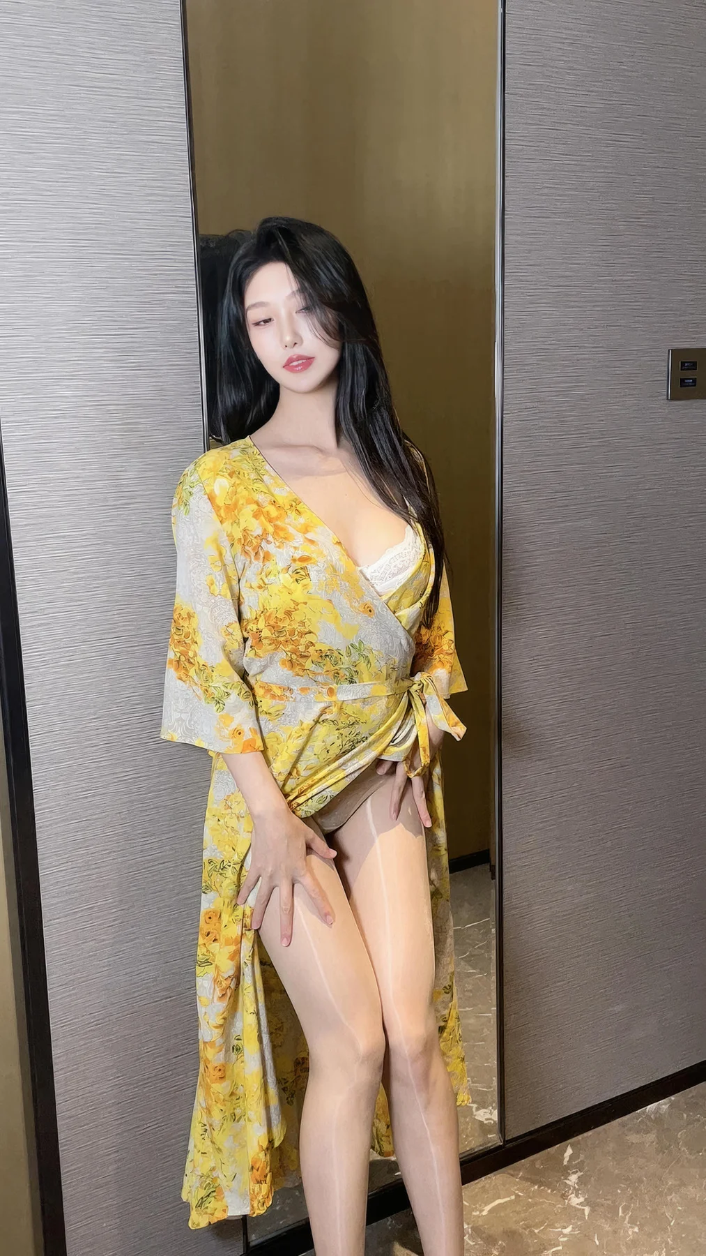 XiuRen 秀人 No.N156 利世黄色美裙诱惑肉丝 - 8