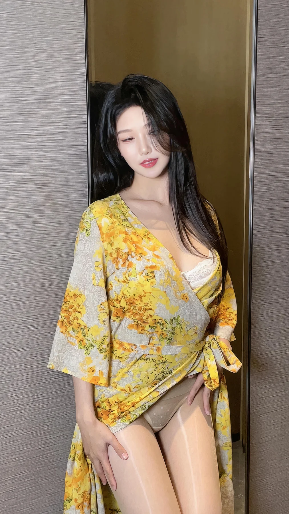 XiuRen 秀人 No.N156 利世黄色美裙诱惑肉丝 - 9