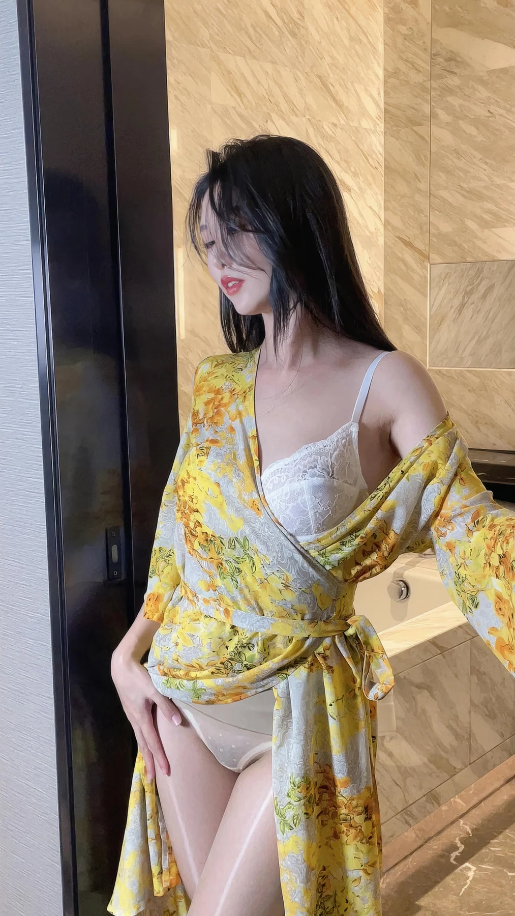XiuRen 秀人 No.N156 利世黄色美裙诱惑肉丝 - 1