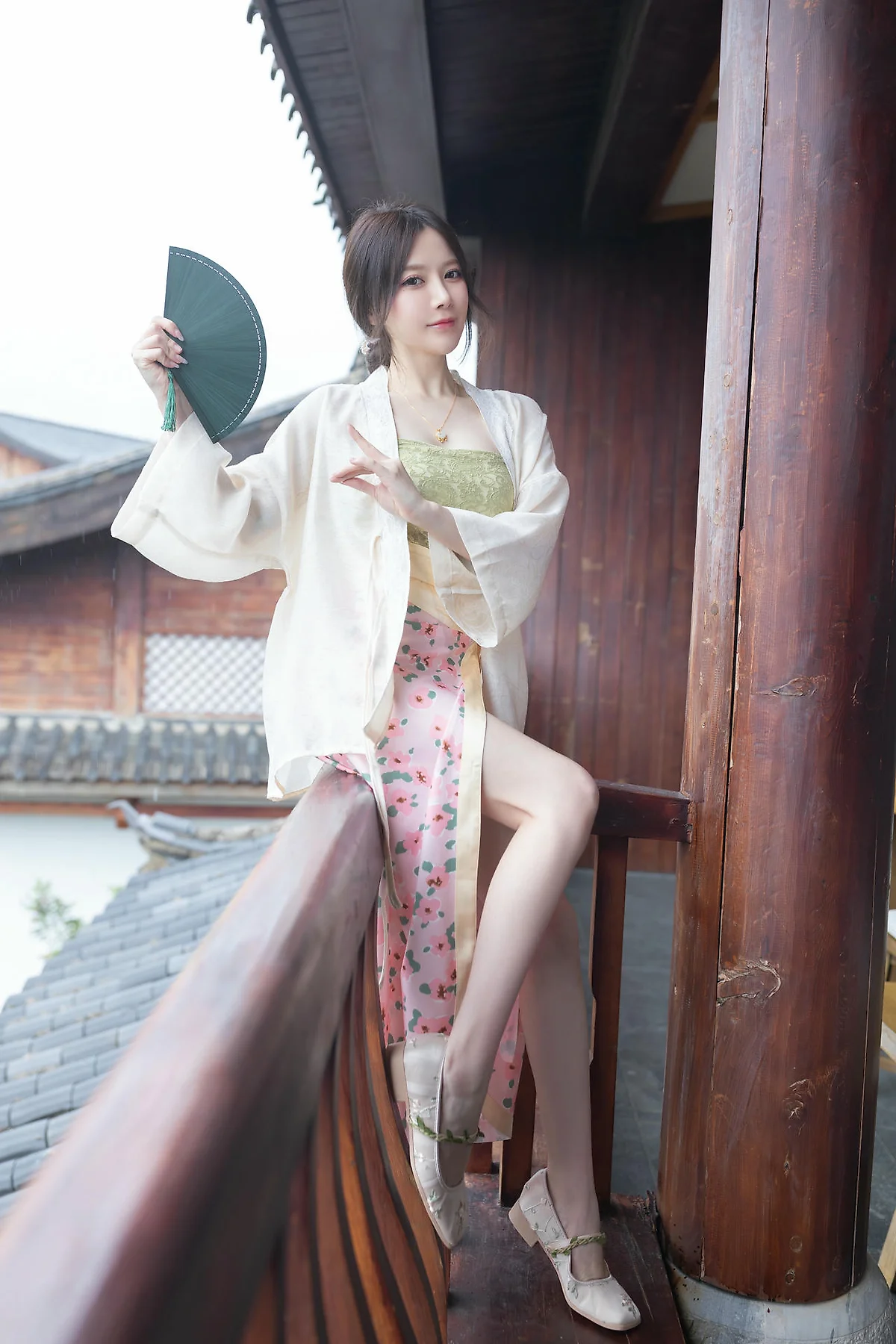 XiuRen 秀人 No.N173 鱼子酱Fish古风服饰美腿 - 1