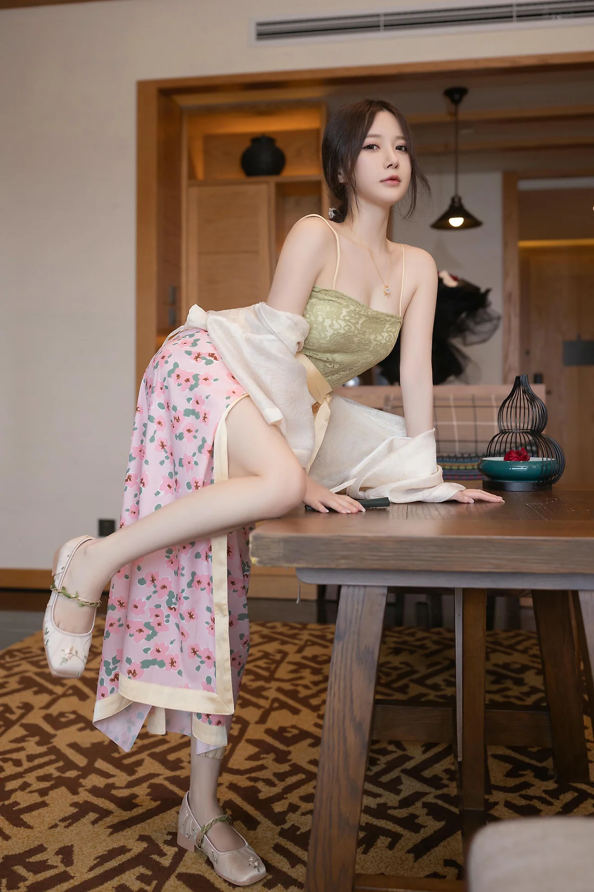 XiuRen 秀人 No.N173 鱼子酱Fish古风服饰美腿 - 4