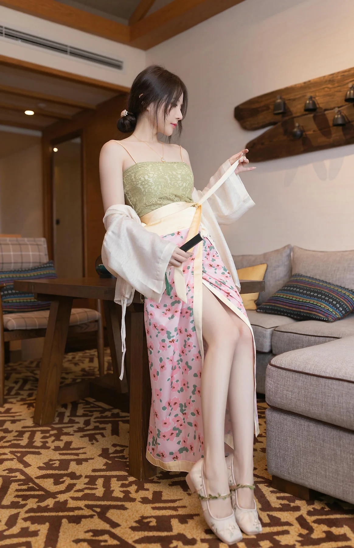 XiuRen 秀人 No.N173 鱼子酱Fish古风服饰美腿 - 8