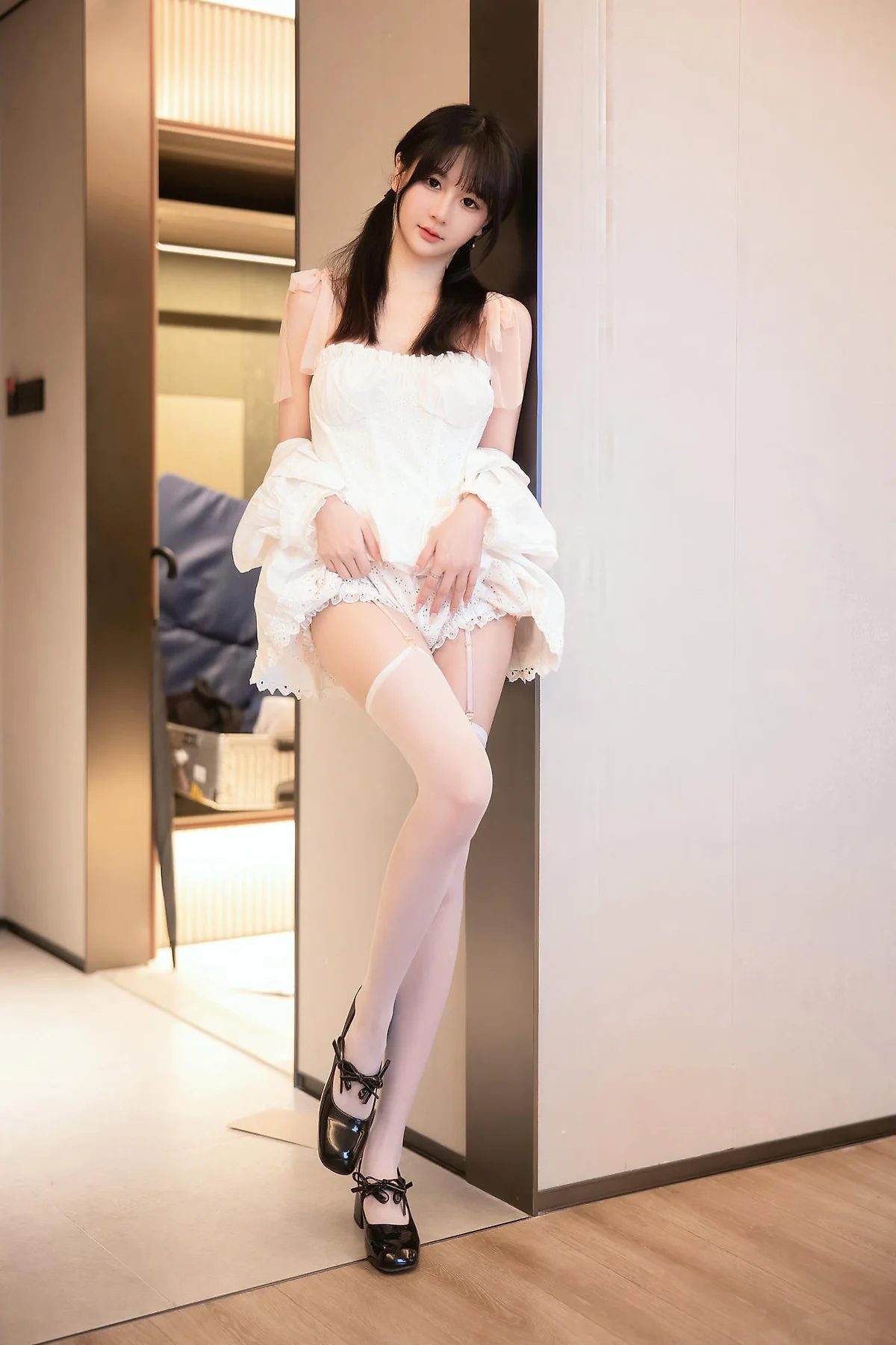 XiuRen 秀人 No.N185 谢小蒽双马尾少女街拍 - 5