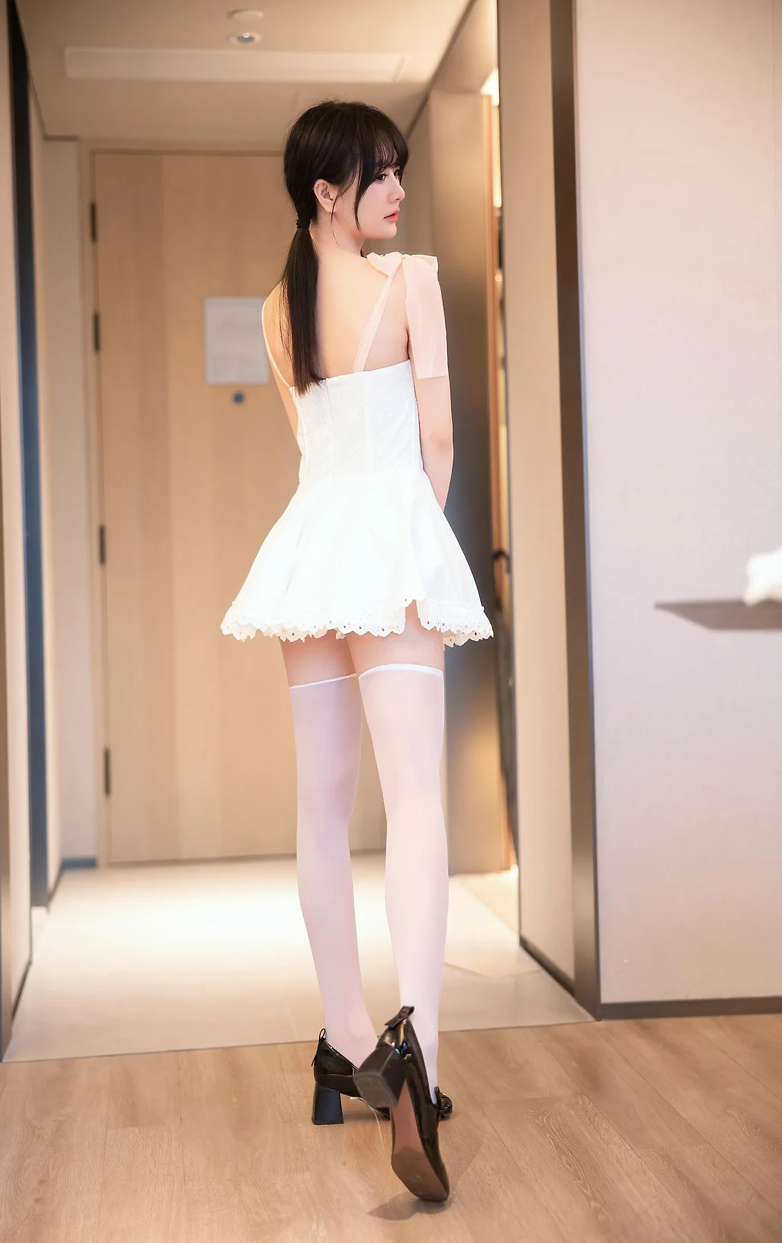 XiuRen 秀人 No.N185 谢小蒽双马尾少女街拍 - 6
