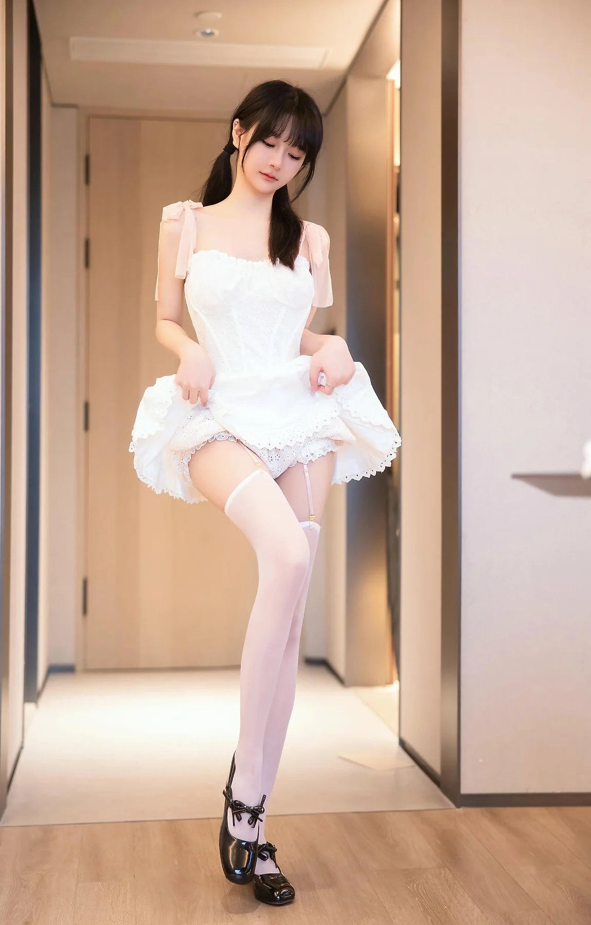 XiuRen 秀人 No.N185 谢小蒽双马尾少女街拍 - 7