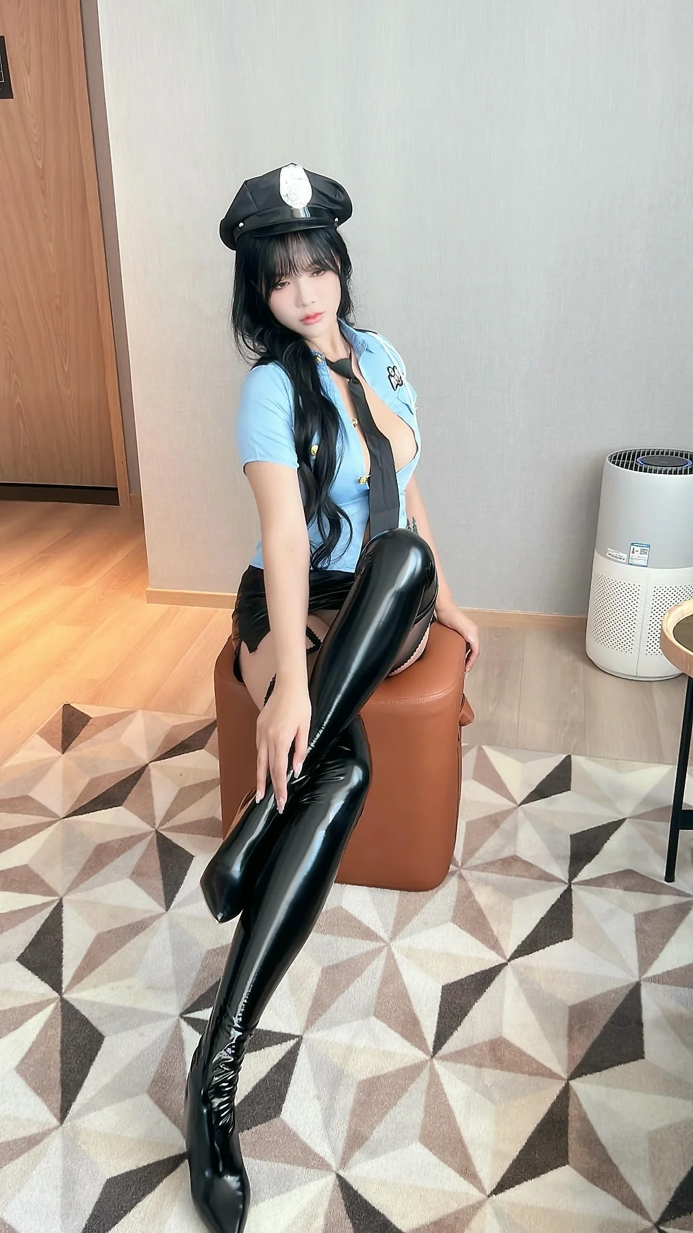XiuRen 秀人 No.N190 娜比制服女警黑丝美腿 - 8