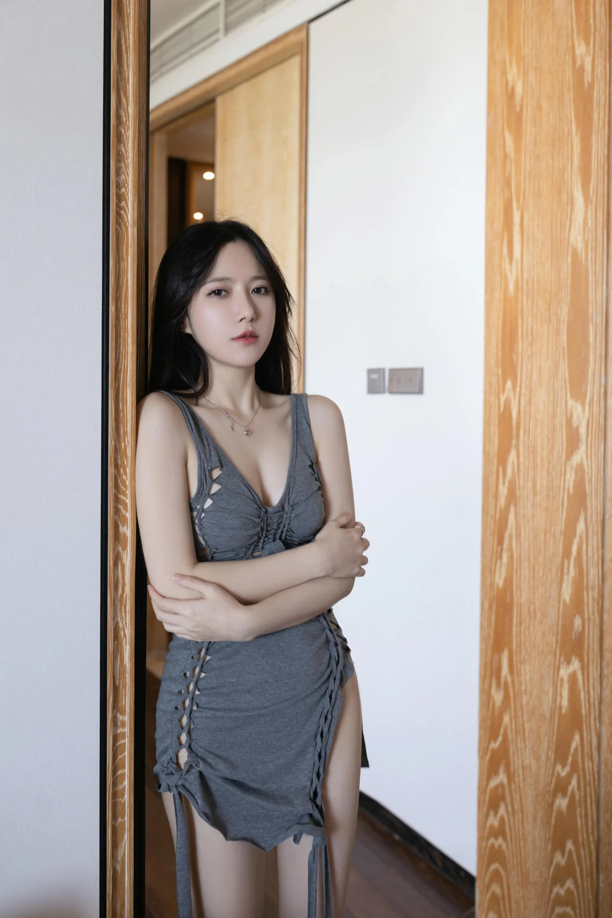 XiuRen 秀人 No.N192 鱼子酱Fish爆乳灰色连衣裙 - 6