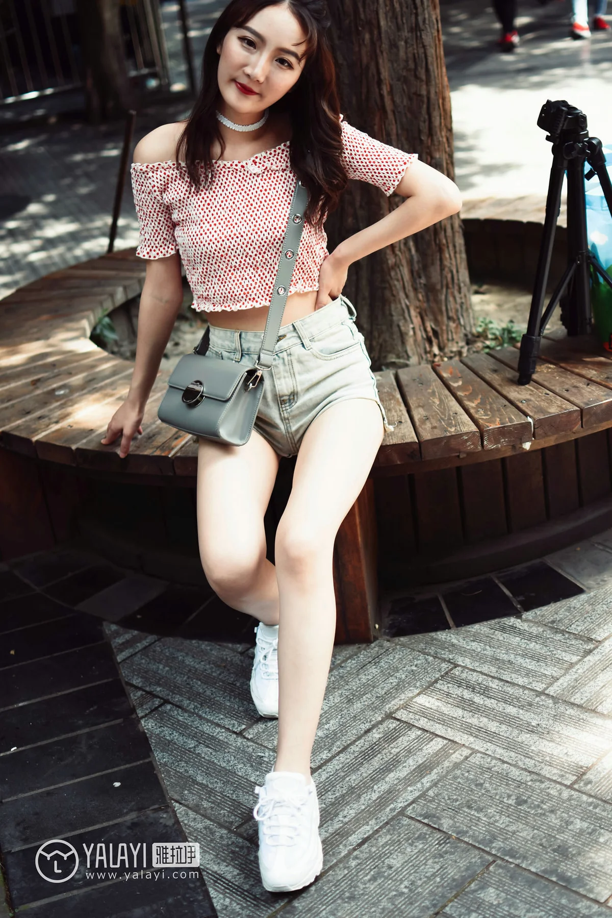 YALAYI 雅拉伊 Vol.006 肖肖 公园漫步 - 1