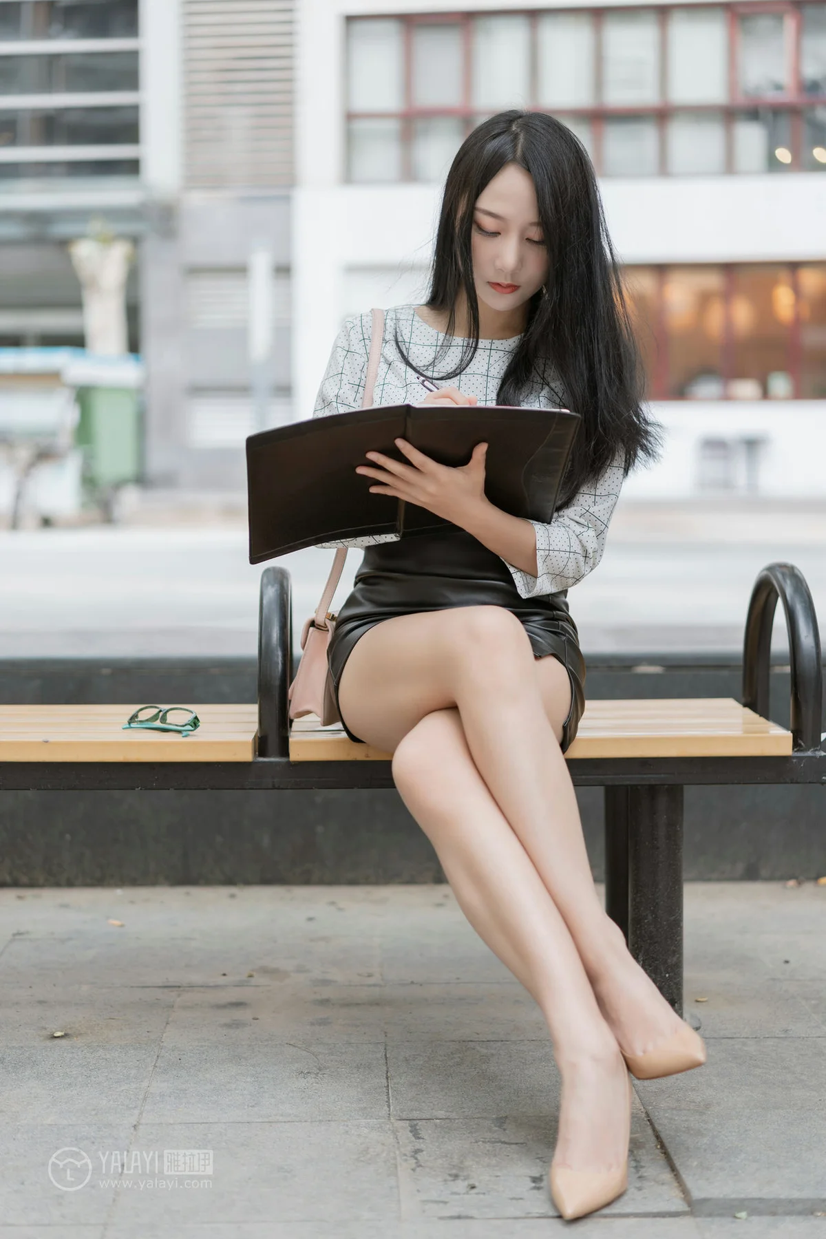 YALAYI 雅拉伊 Vol.322 何嘉颖《女白领的私生活1》 - 9