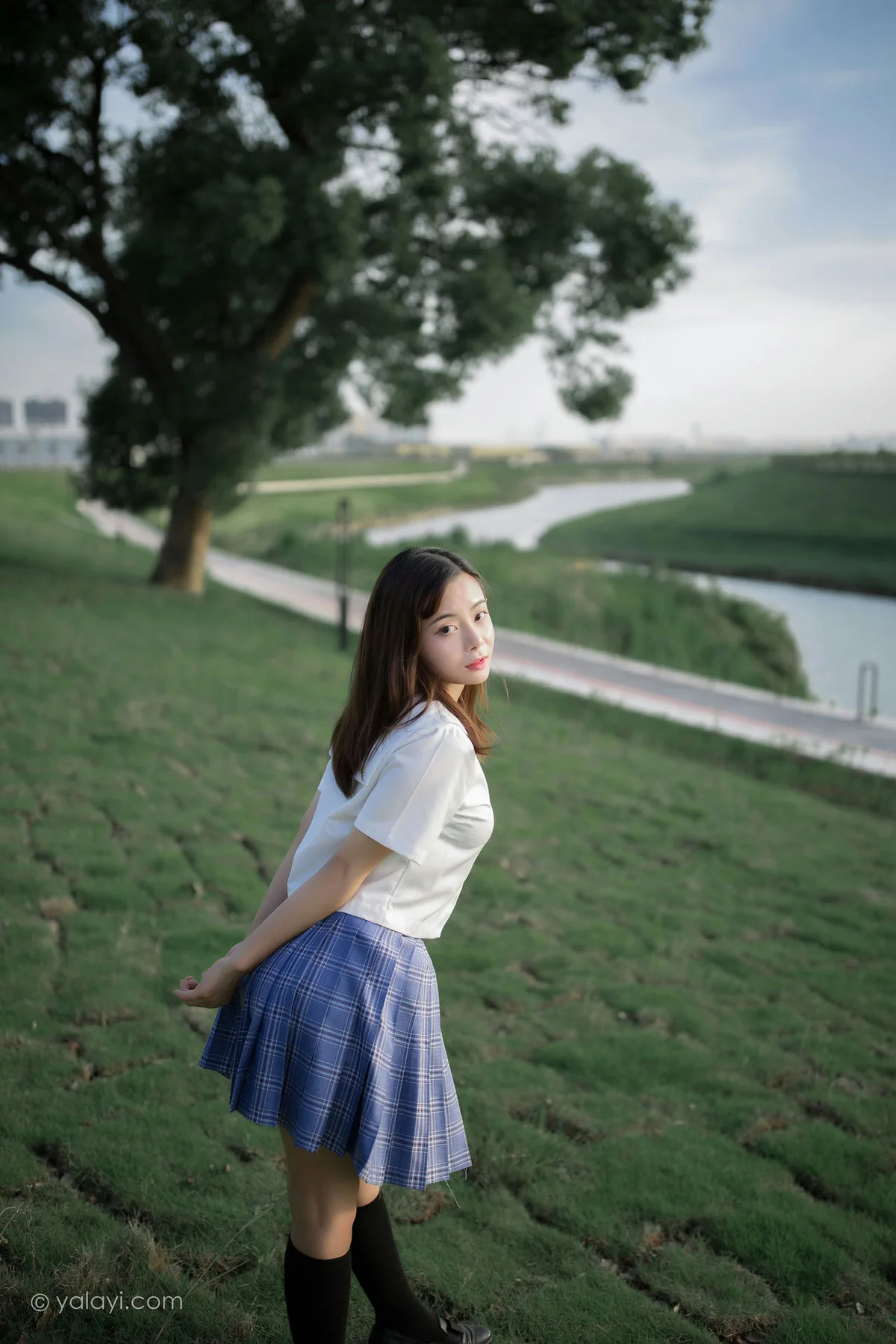 YALAYI 雅拉伊 Vol.677    枝娅《青春在河畔奔走》 - 9