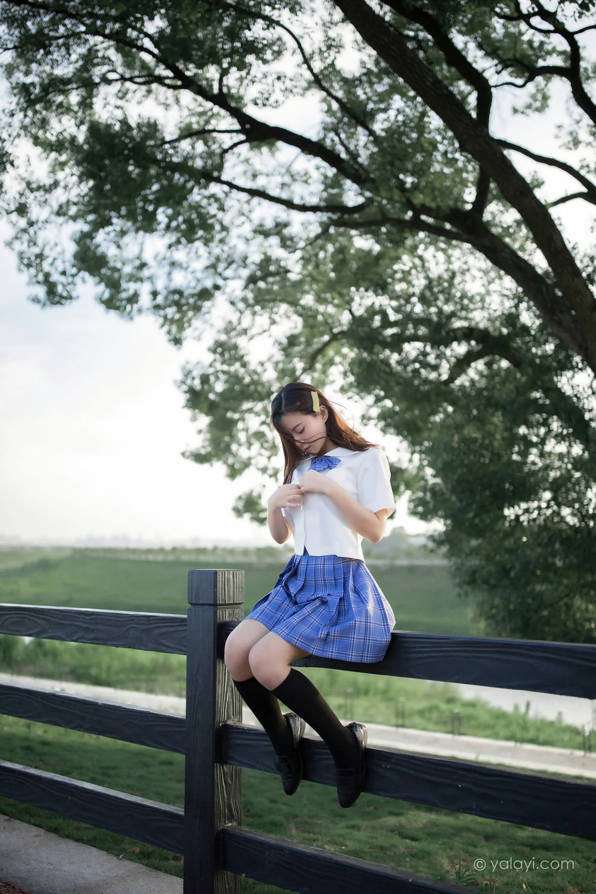 YALAYI 雅拉伊 Vol.677    枝娅《青春在河畔奔走》 - 2