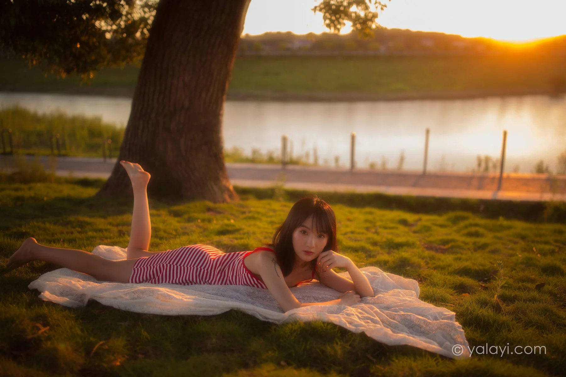 YALAYI 雅拉伊 Vol.690    落落《红了》 - 2