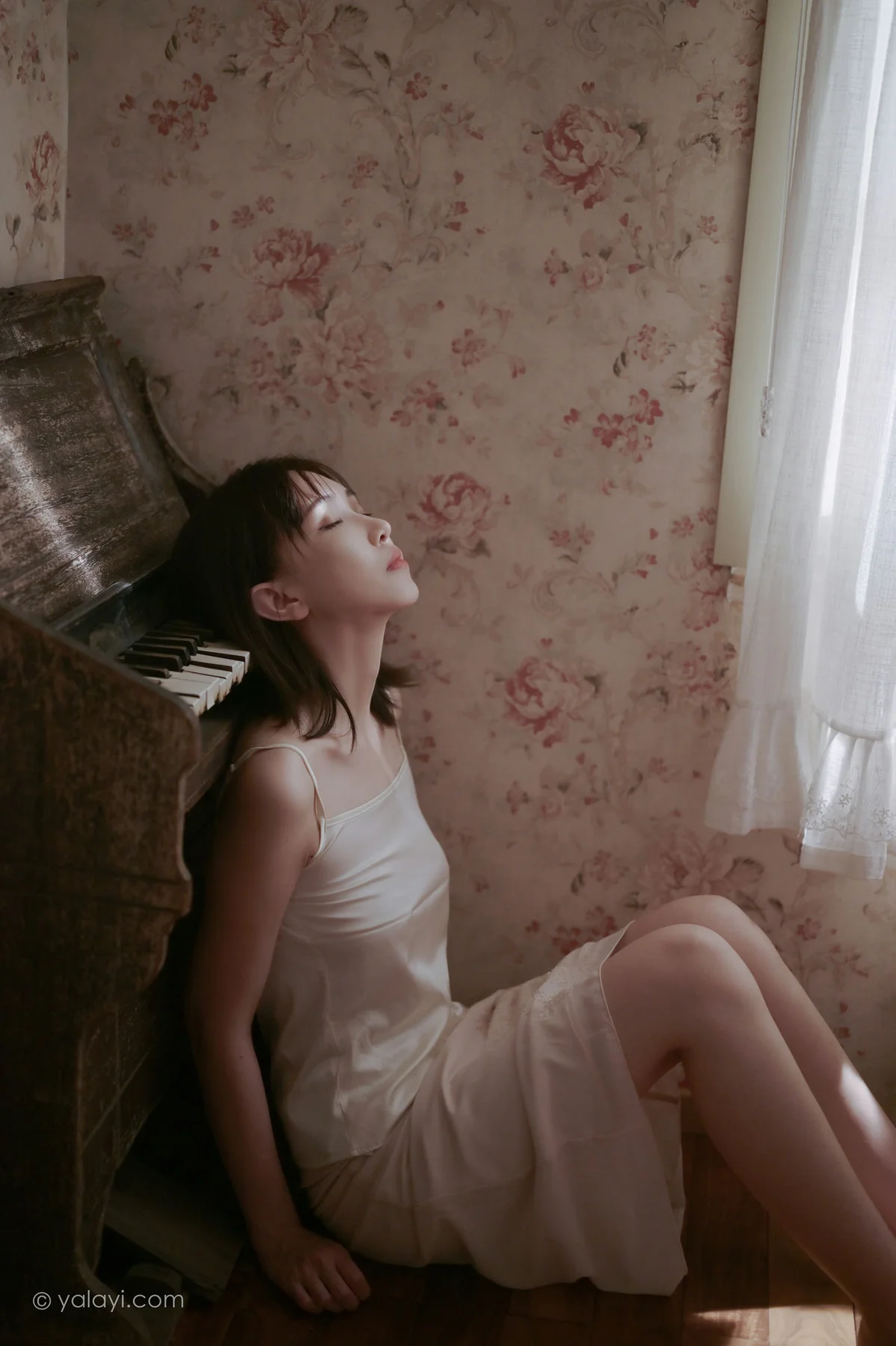 YALAYI 雅拉伊 Vol.695     妍妍《孤独患者》 - 2