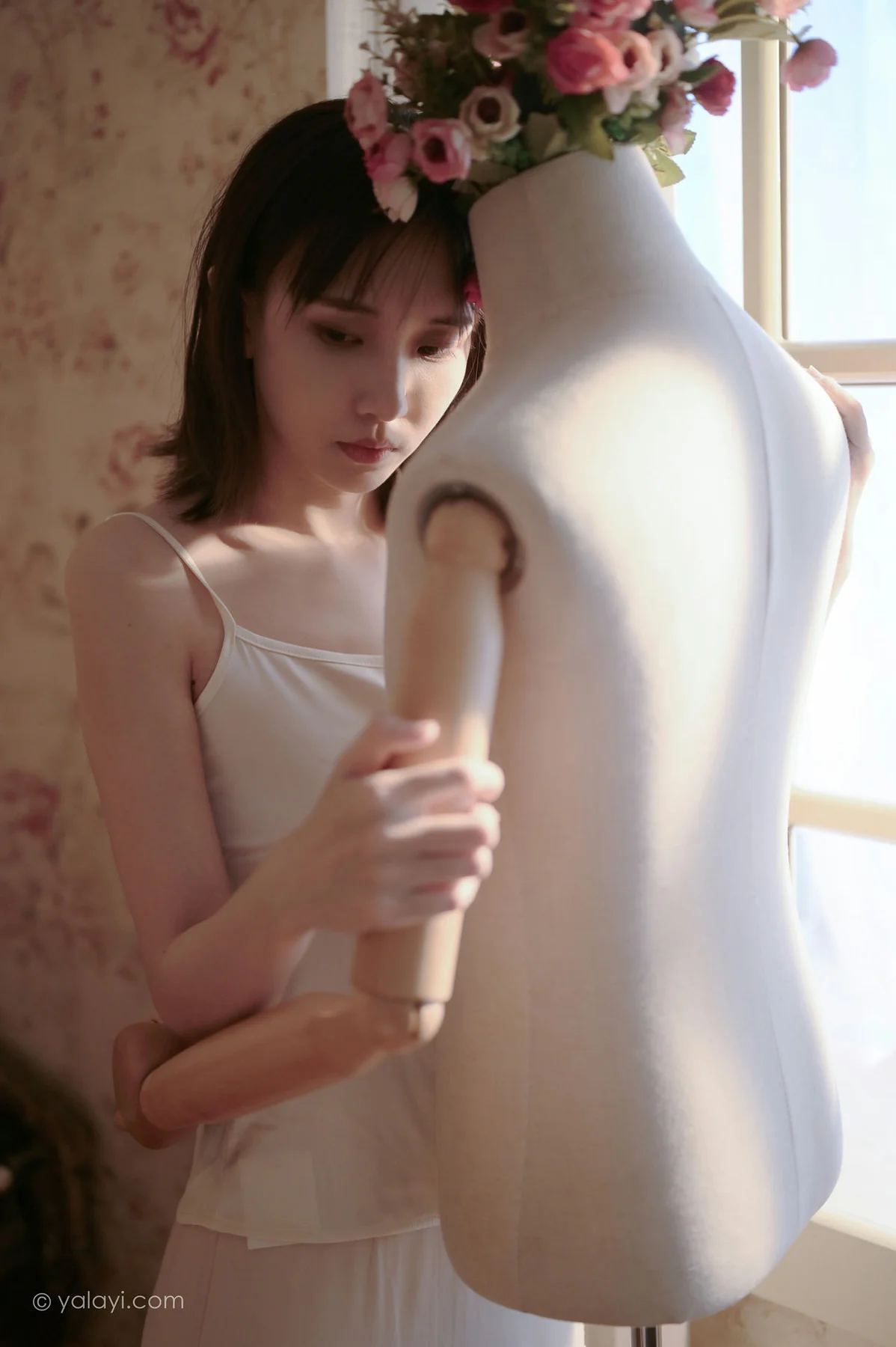 YALAYI 雅拉伊 Vol.695     妍妍《孤独患者》 - 2