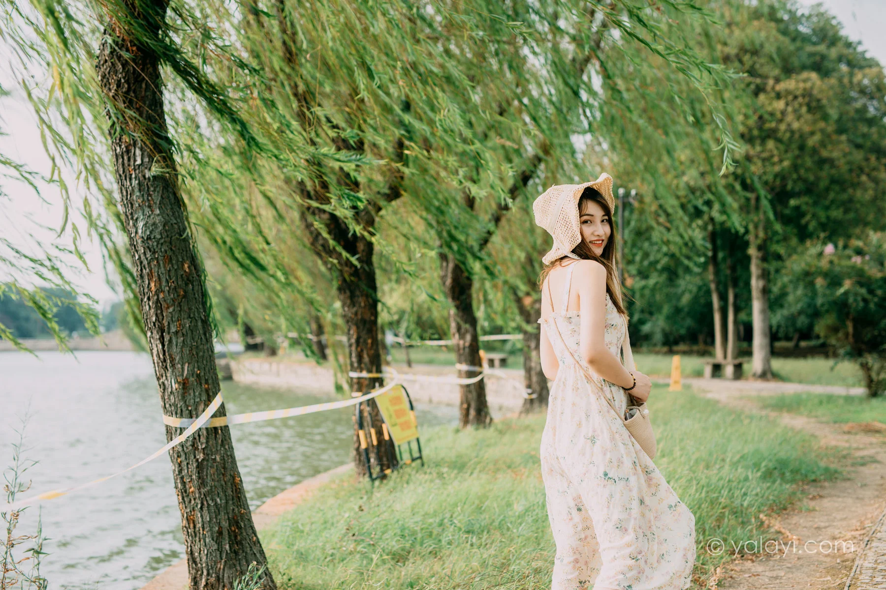 YALAYI 雅拉伊 Vol.699     周周《杨柳岸》 - 9