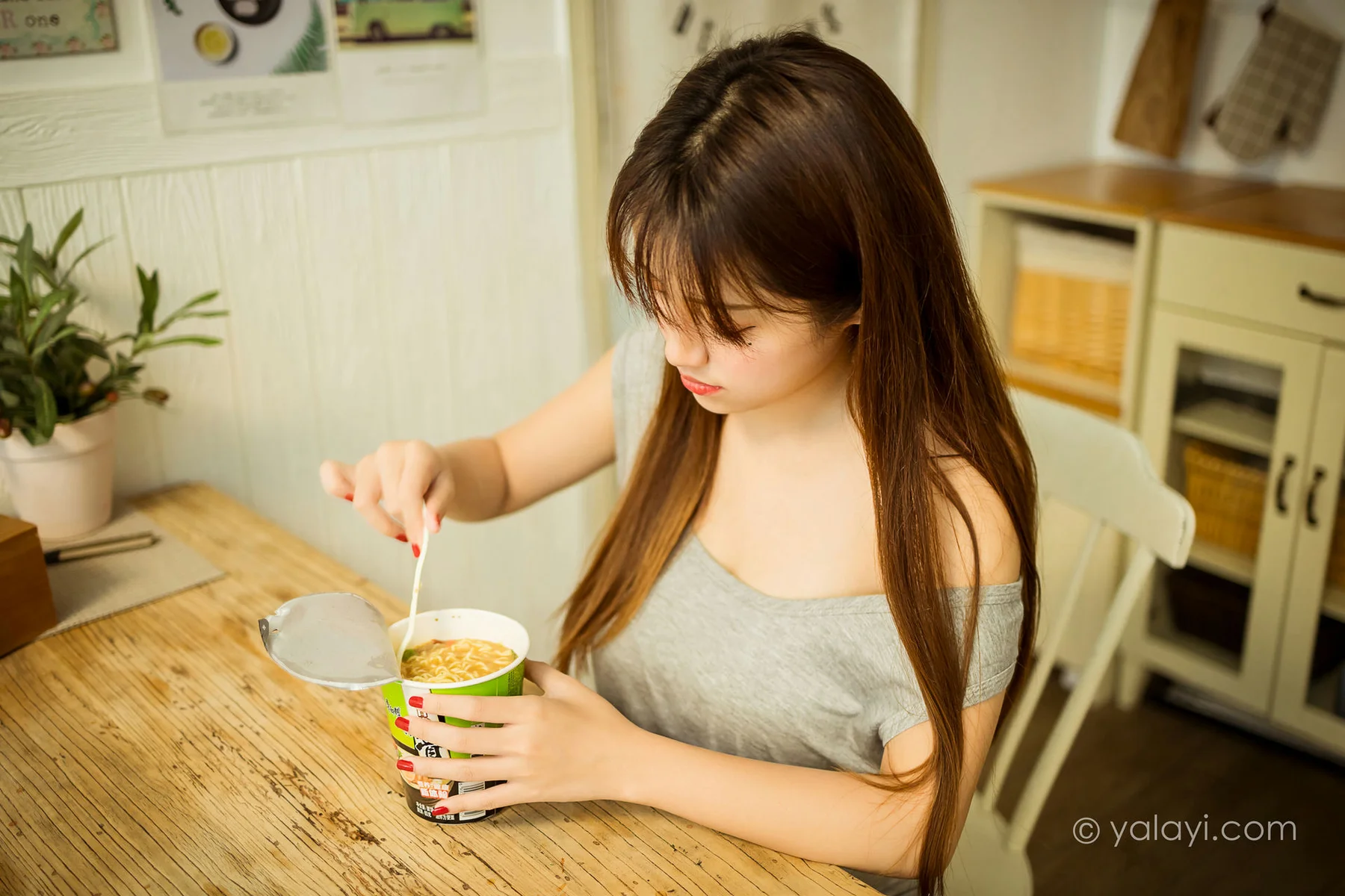 YALAYI 雅拉伊 Vol.710    新颖《吃货女友》 - 5