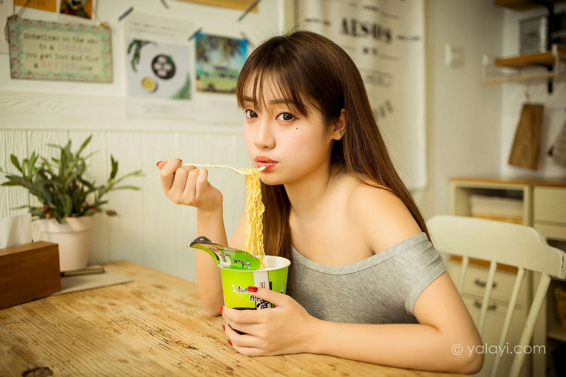 YALAYI 雅拉伊 Vol.710    新颖《吃货女友》 - 6