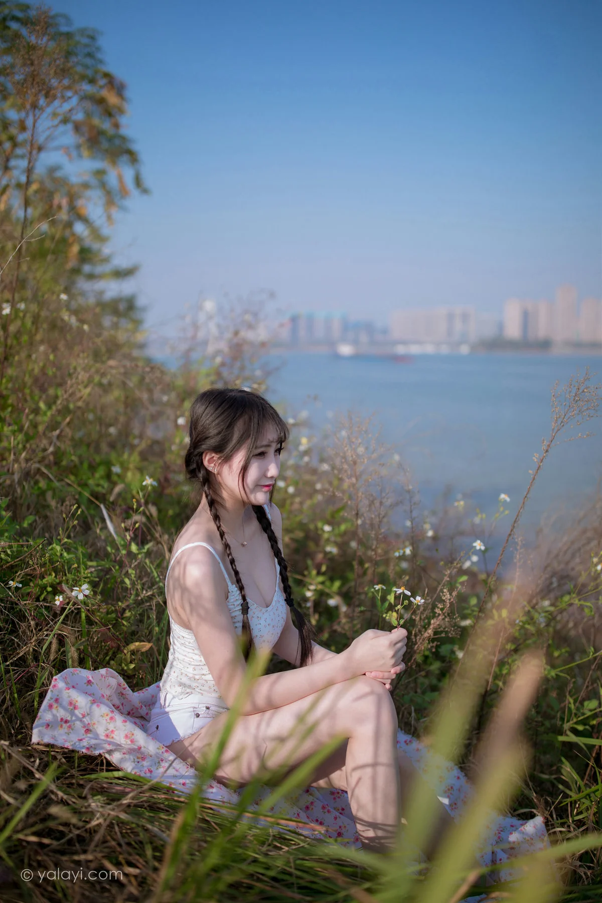 YALAYI 雅拉伊 Vol.733    瓶儿 去江边 - 2