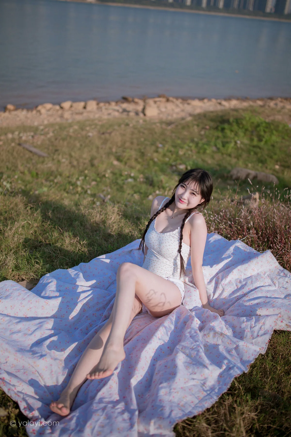 YALAYI 雅拉伊 Vol.733    瓶儿 去江边 - 4