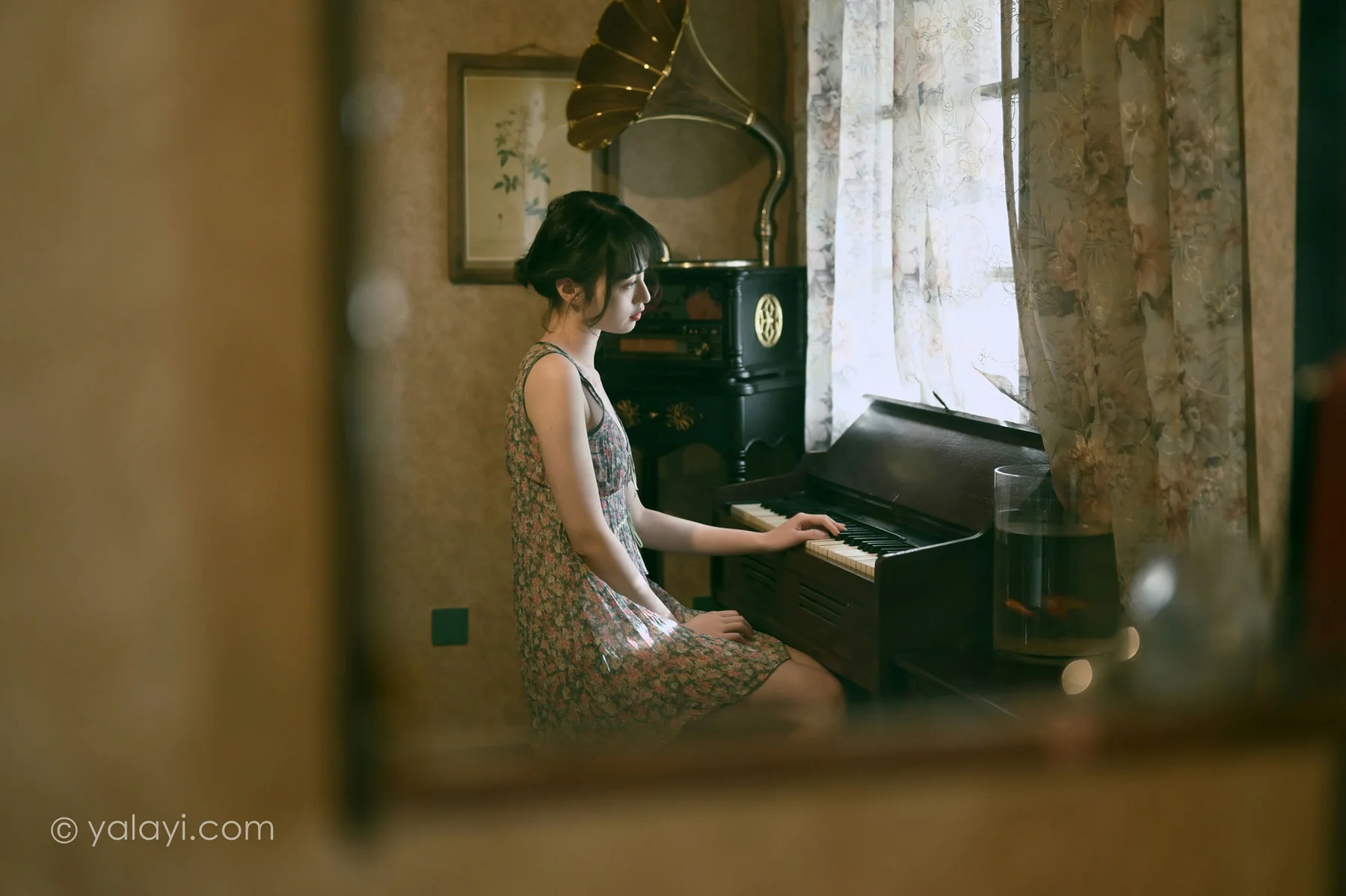 YALAYI 雅拉伊 Vol.766    京京 拥抱着你送的花 - 9