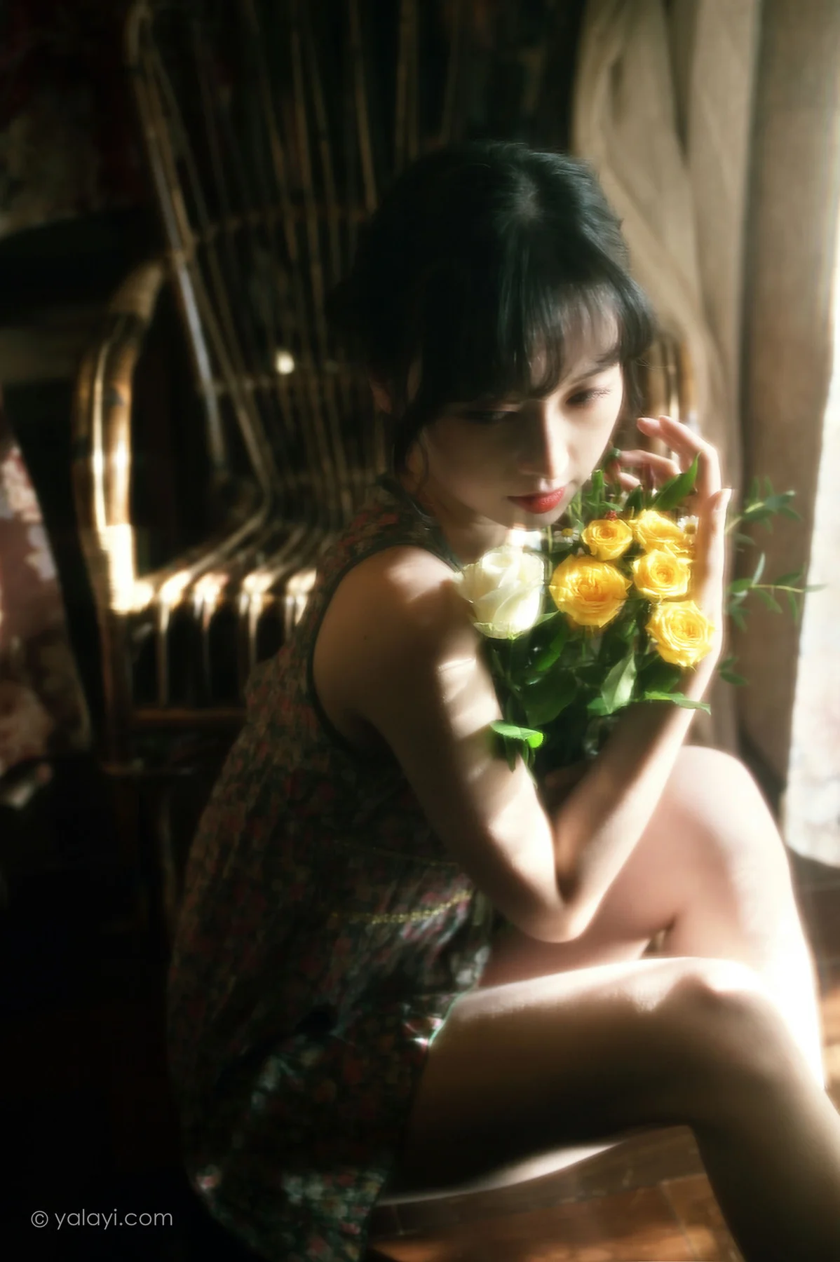 YALAYI 雅拉伊 Vol.766    京京 拥抱着你送的花 - 9