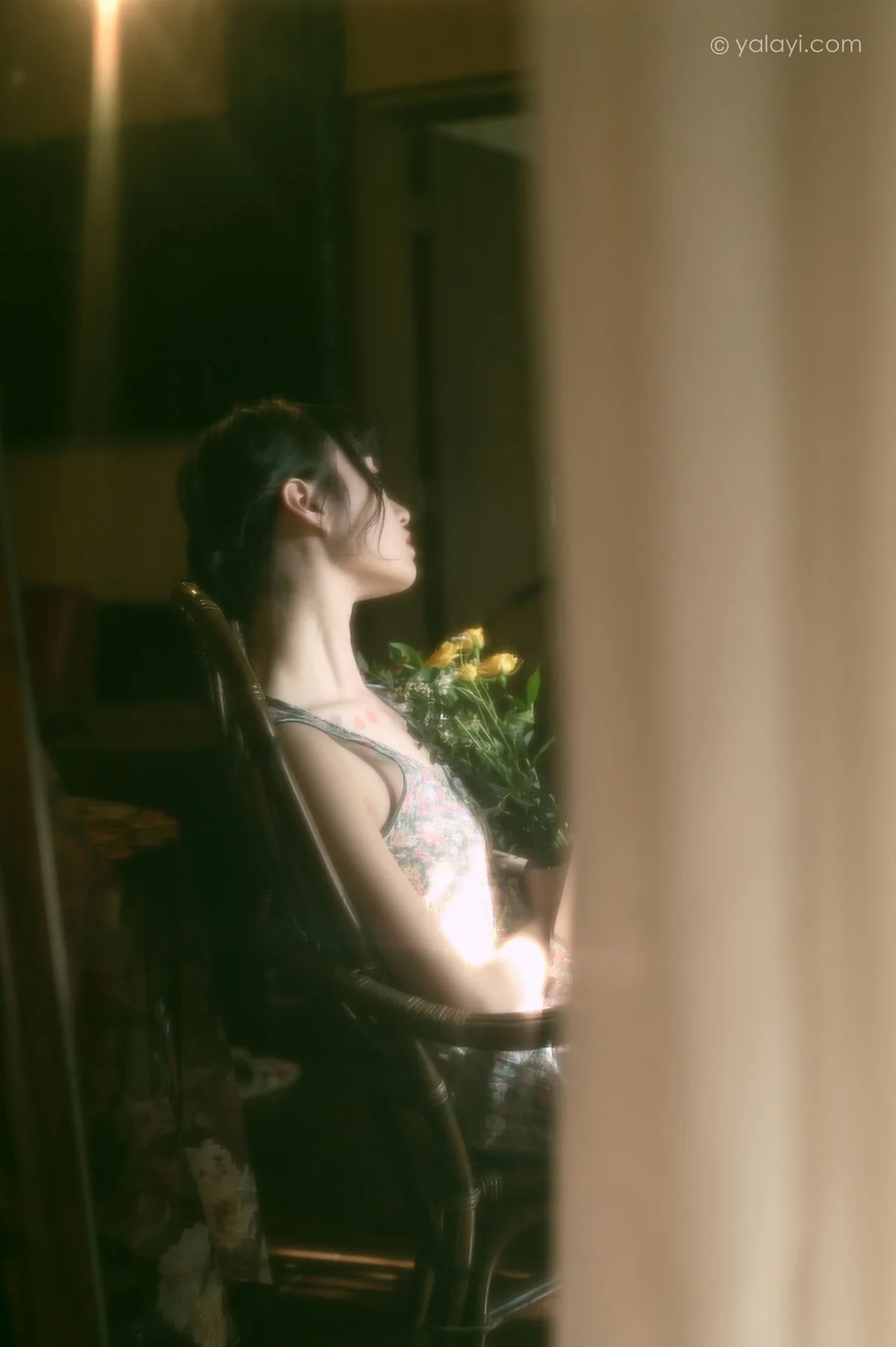 YALAYI 雅拉伊 Vol.766    京京 拥抱着你送的花 - 10