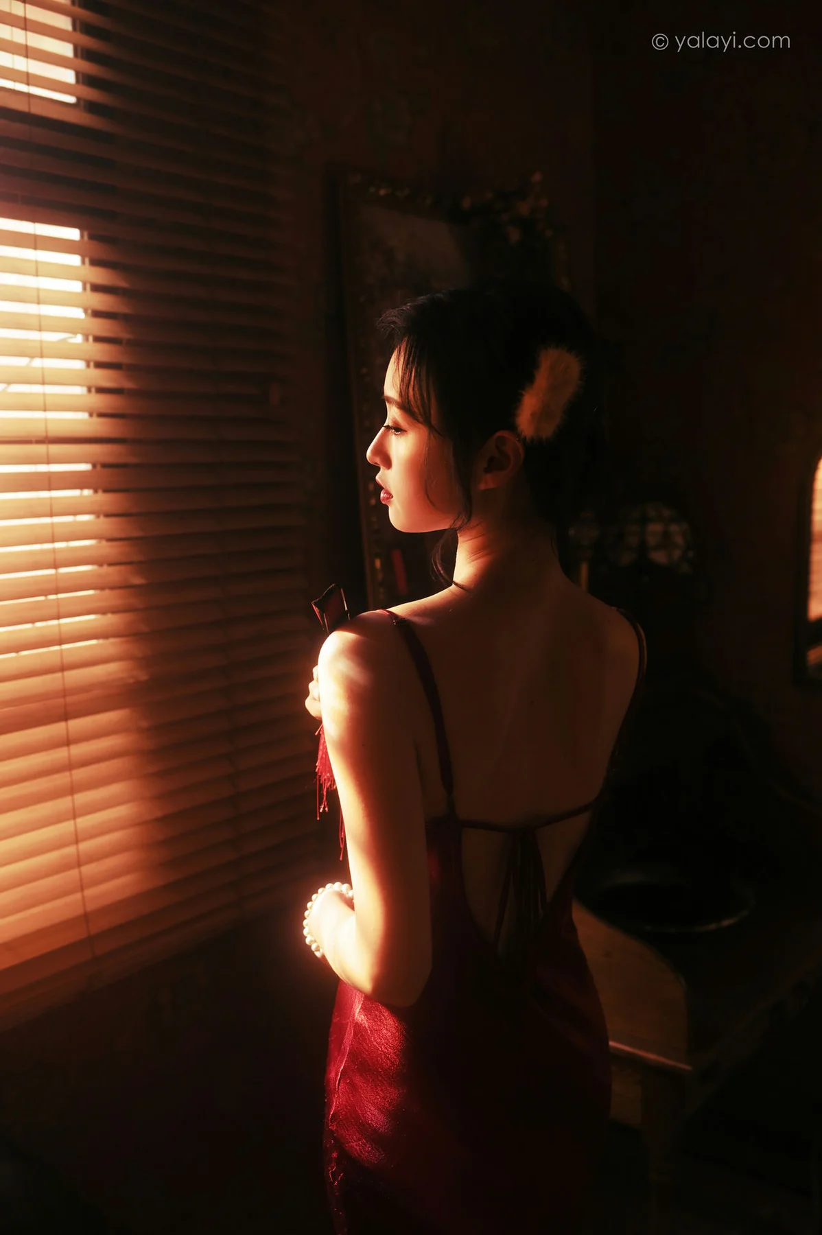 YALAYI 雅拉伊 Vol.784    京京 在窗边 - 2