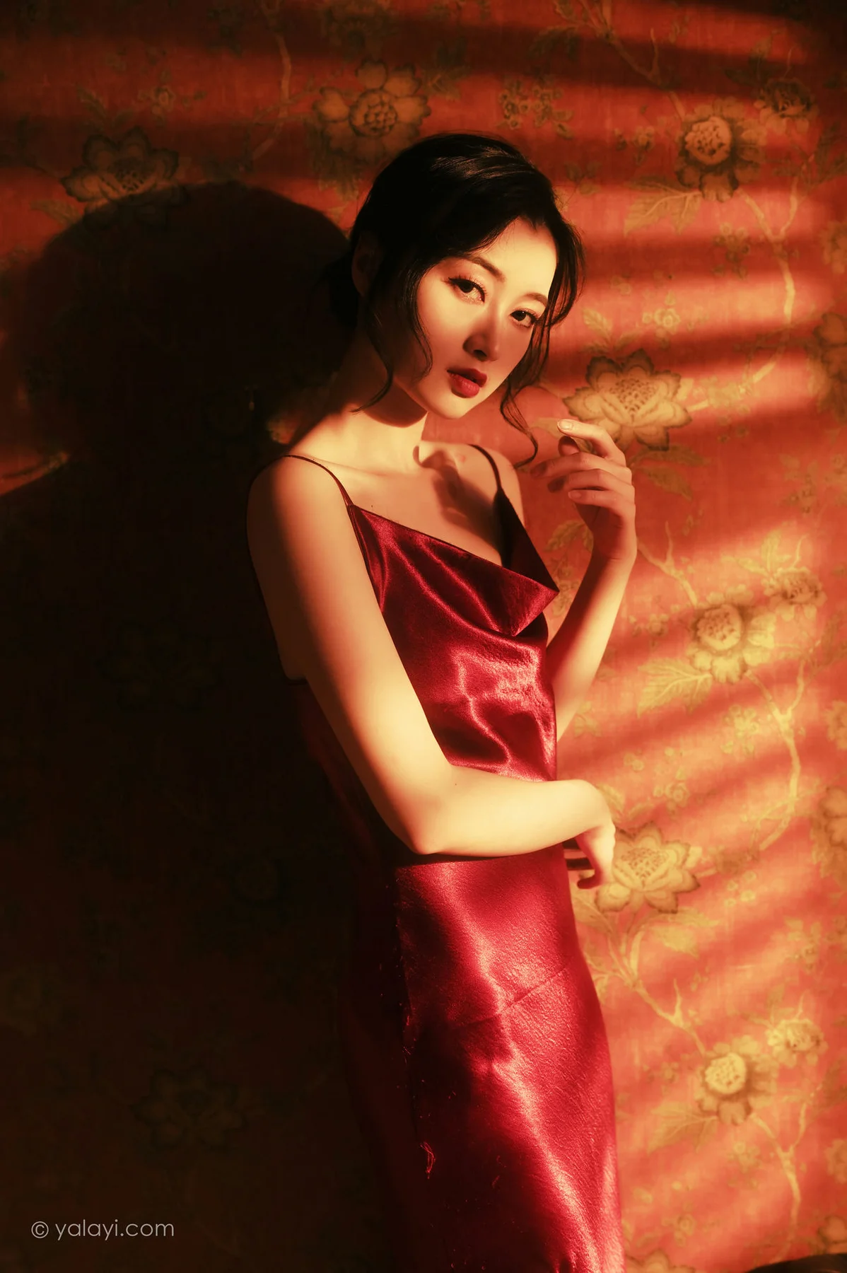 YALAYI 雅拉伊 Vol.784    京京 在窗边 - 10