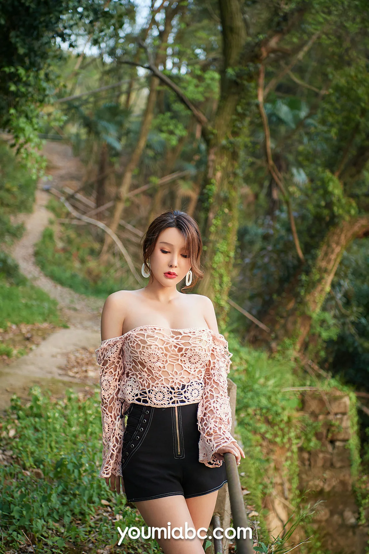 YOUMEI 尤美   李多多 香肩户外爆乳 - 2