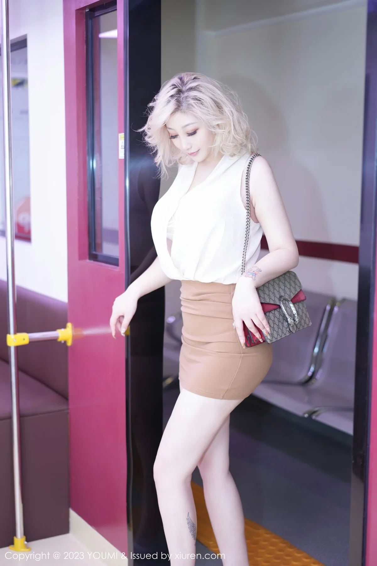 YOUMI 尤蜜荟 Vol.1005 妲己_Toxic 电车美胸肥臀性感写真1 - 3