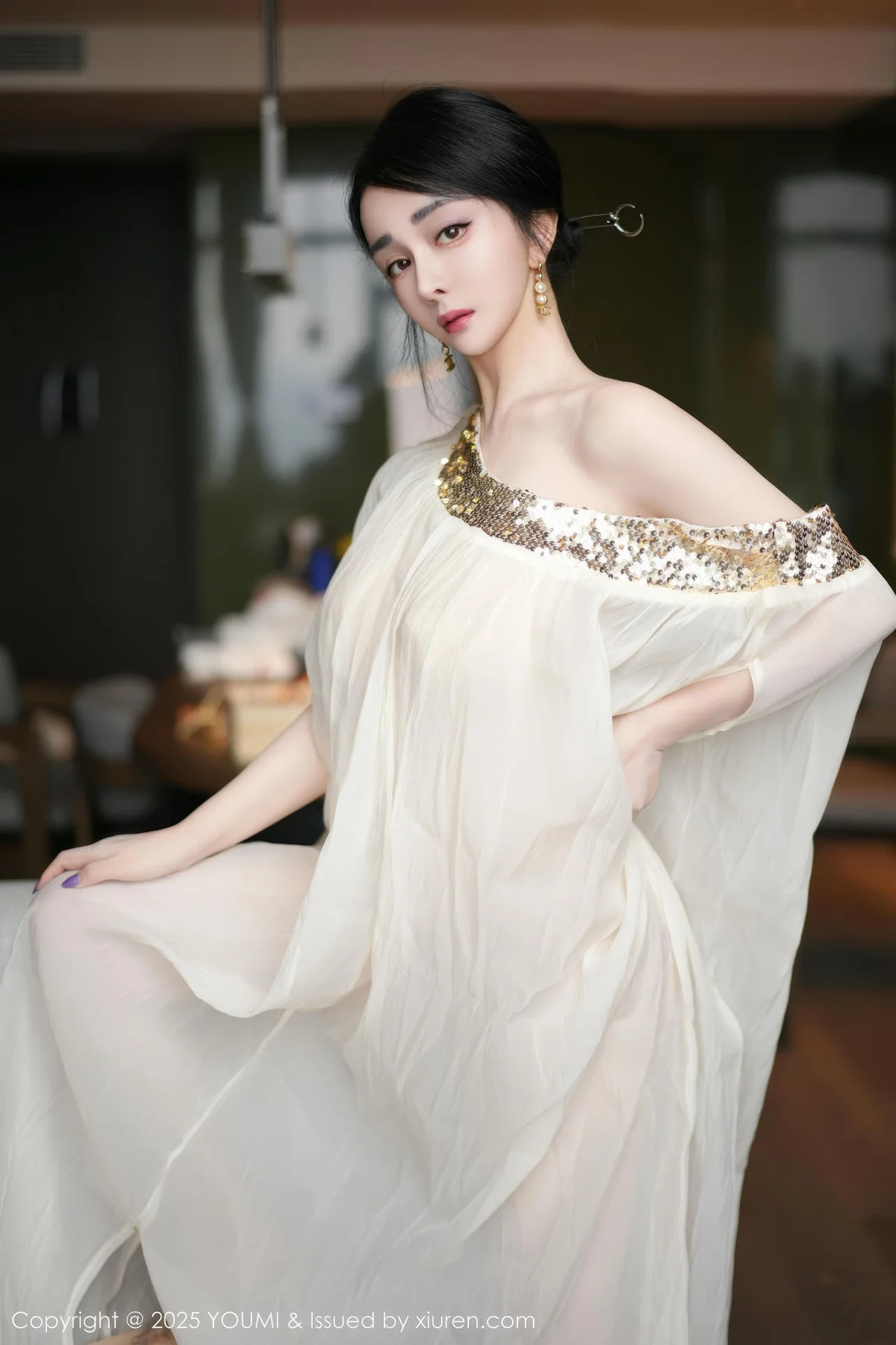 YOUMI 尤蜜荟 Vol.1132 允爾 金色吊坠式服饰 - 1