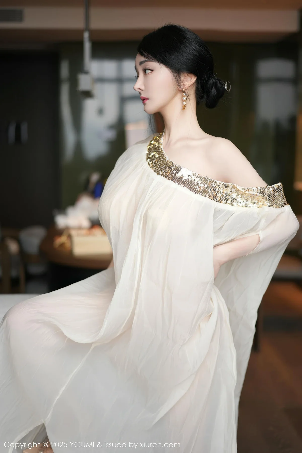 YOUMI 尤蜜荟 Vol.1132 允爾 金色吊坠式服饰 - 2