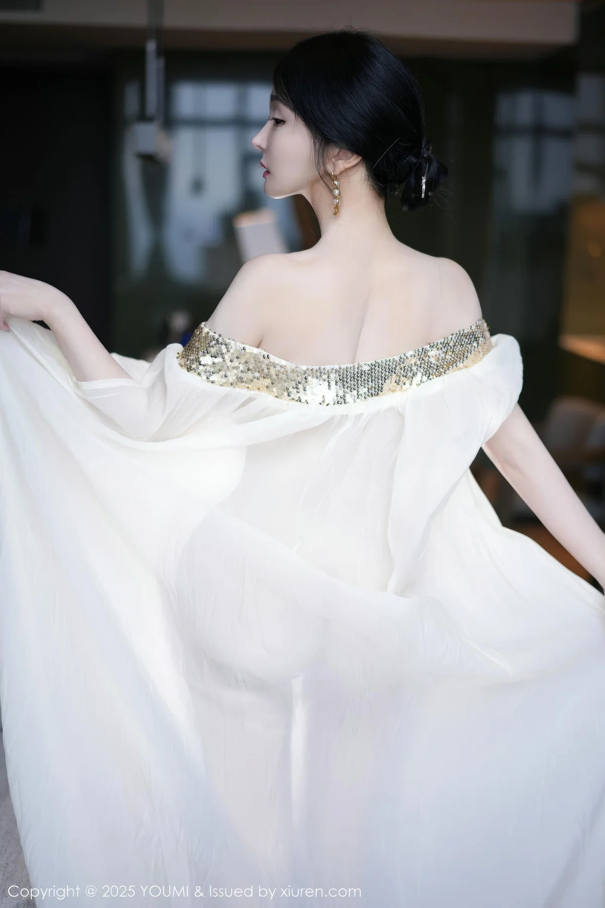 YOUMI 尤蜜荟 Vol.1132 允爾 金色吊坠式服饰 - 1