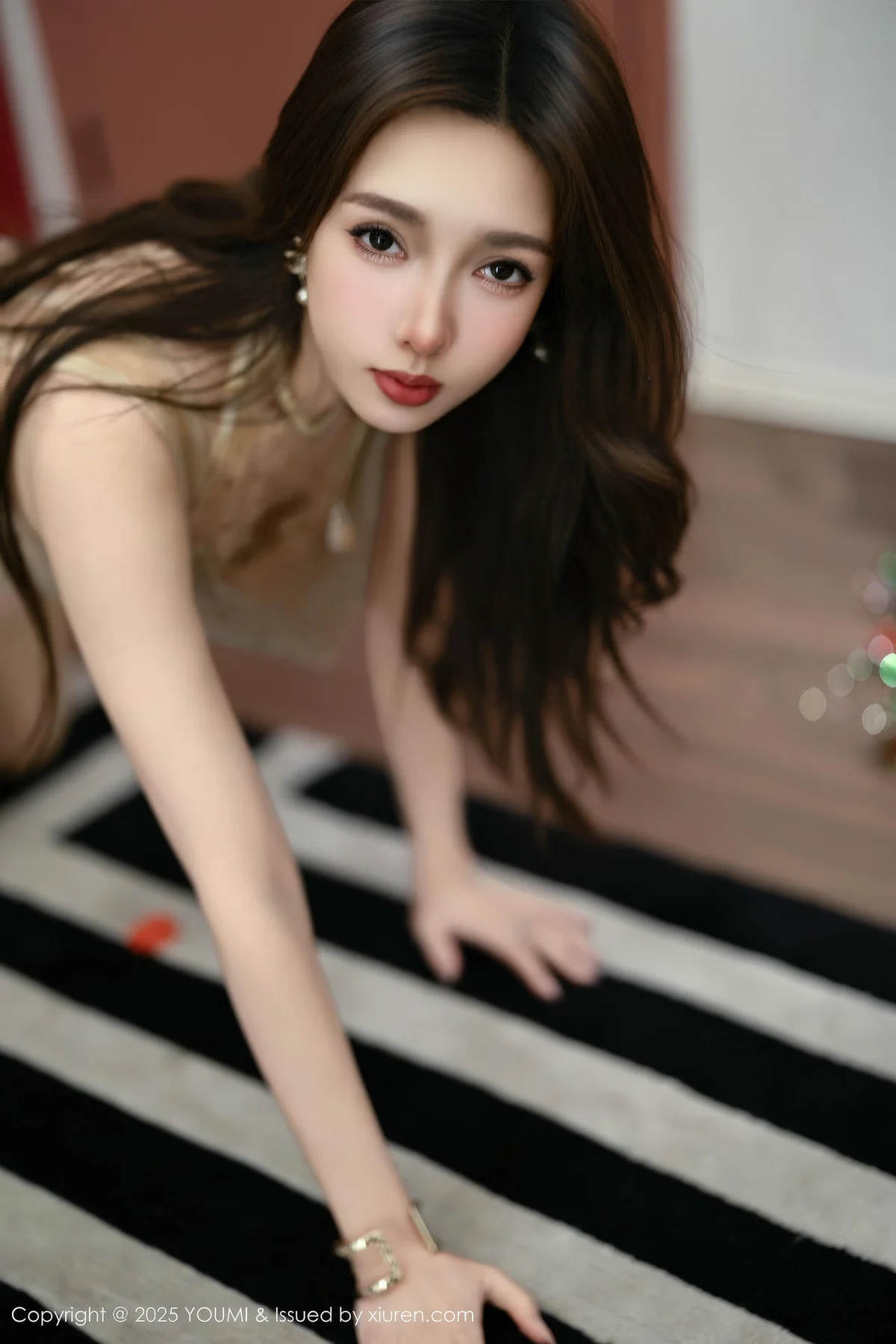 YOUMI 尤蜜荟 Vol.1191 Twins桃桃 浅色连衣短裙肉色丝袜 - 2