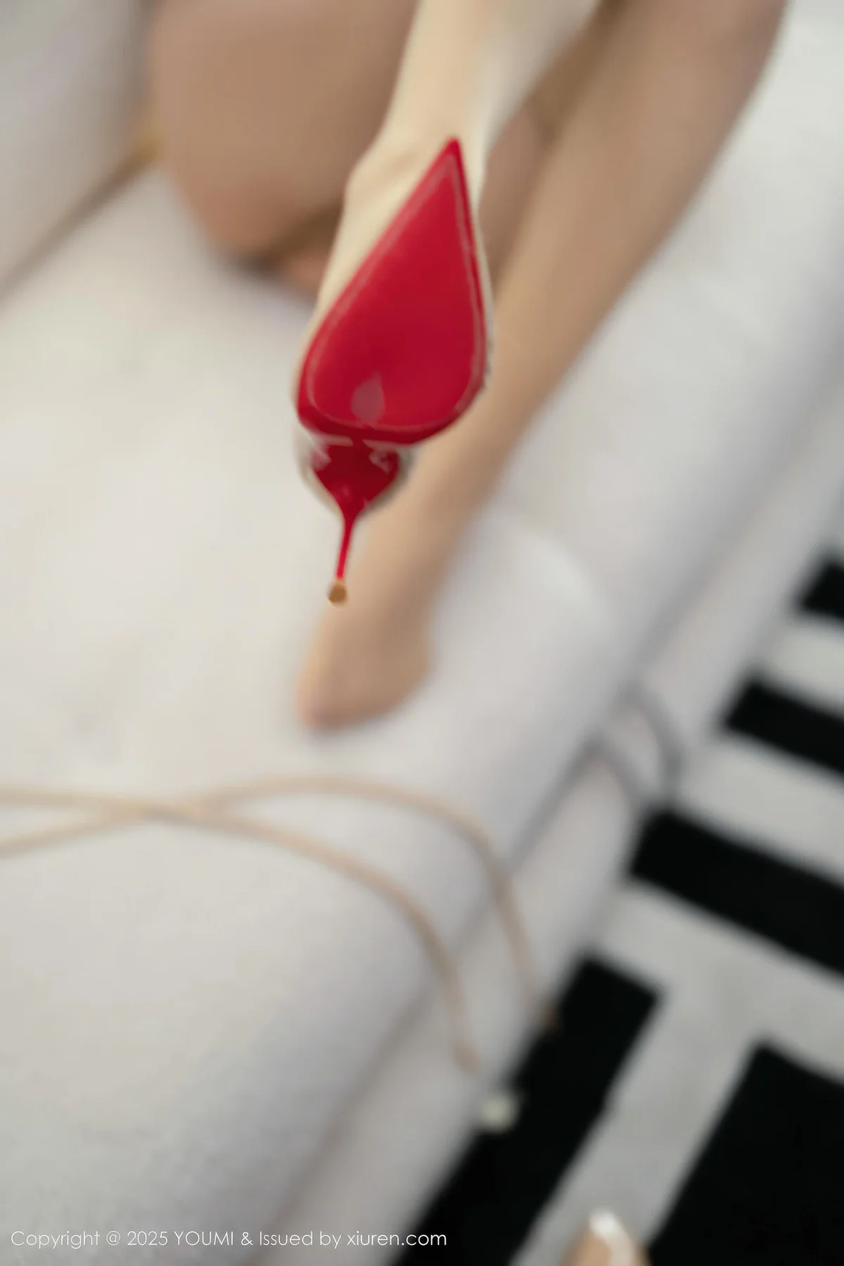 YOUMI 尤蜜荟 Vol.1191 Twins桃桃 浅色连衣短裙肉色丝袜 - 2