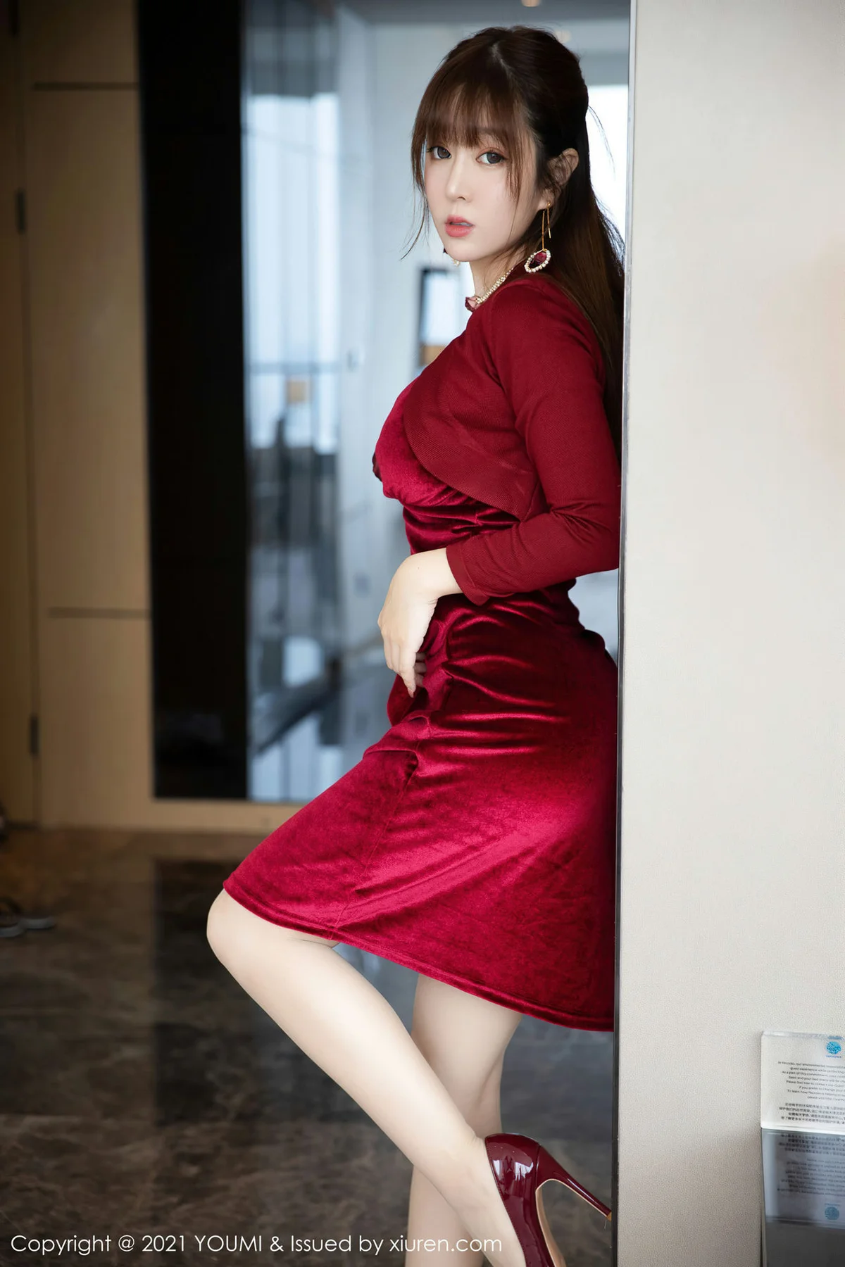 YOUMI 尤蜜荟 Vol.588  酒红色礼裙  王雨纯 - 4