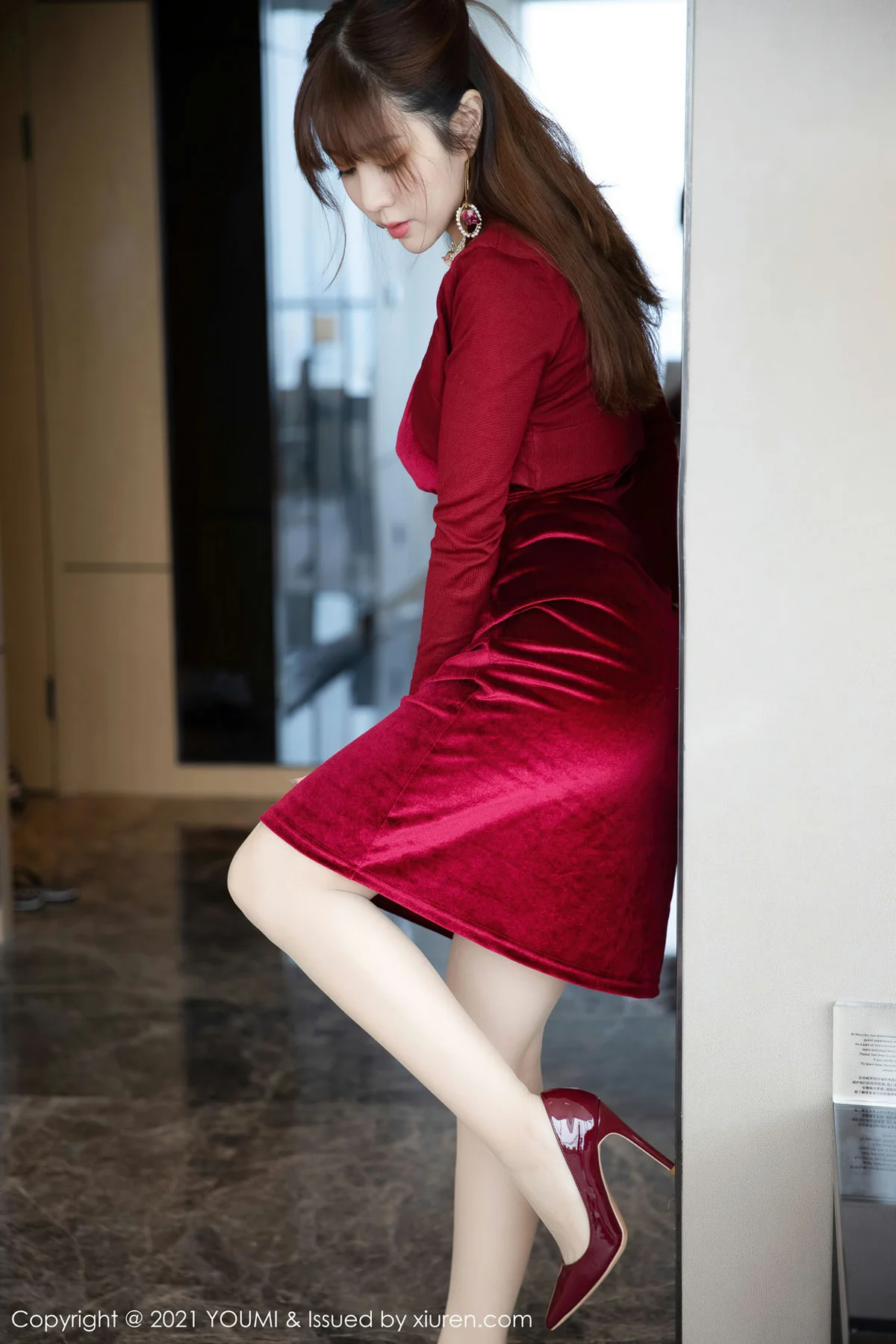 YOUMI 尤蜜荟 Vol.588  酒红色礼裙  王雨纯 - 5