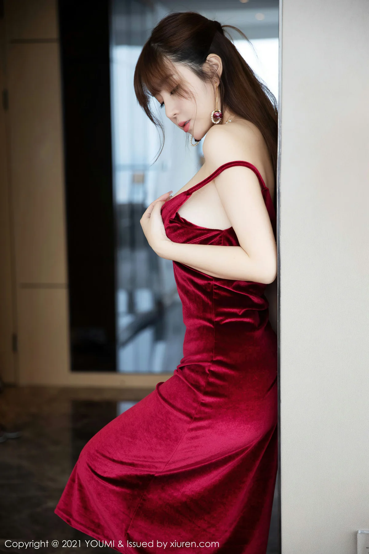 YOUMI 尤蜜荟 Vol.588  酒红色礼裙  王雨纯 - 10