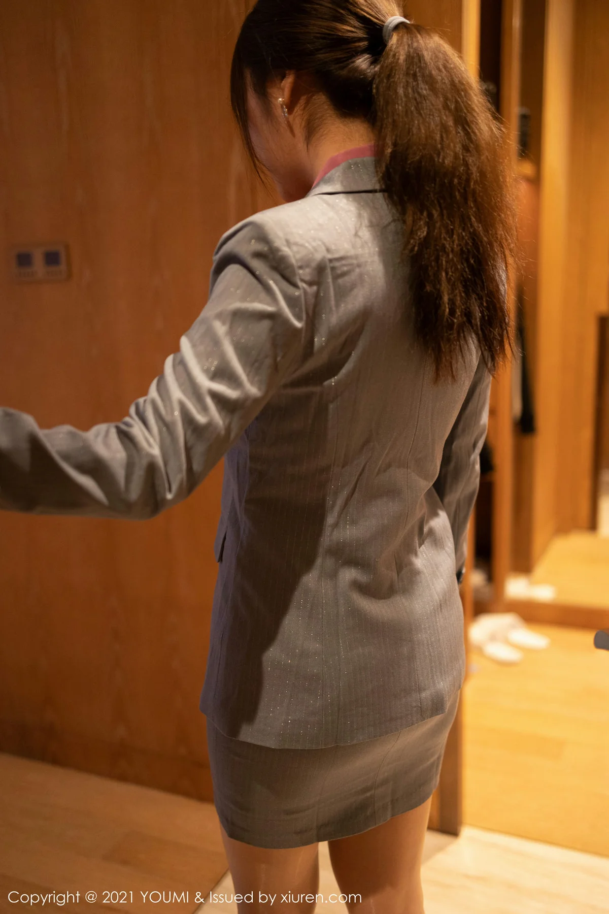 YOUMI 尤蜜荟 Vol.627 熟女剧情手法拍摄 王雨纯 职场制服 - 8