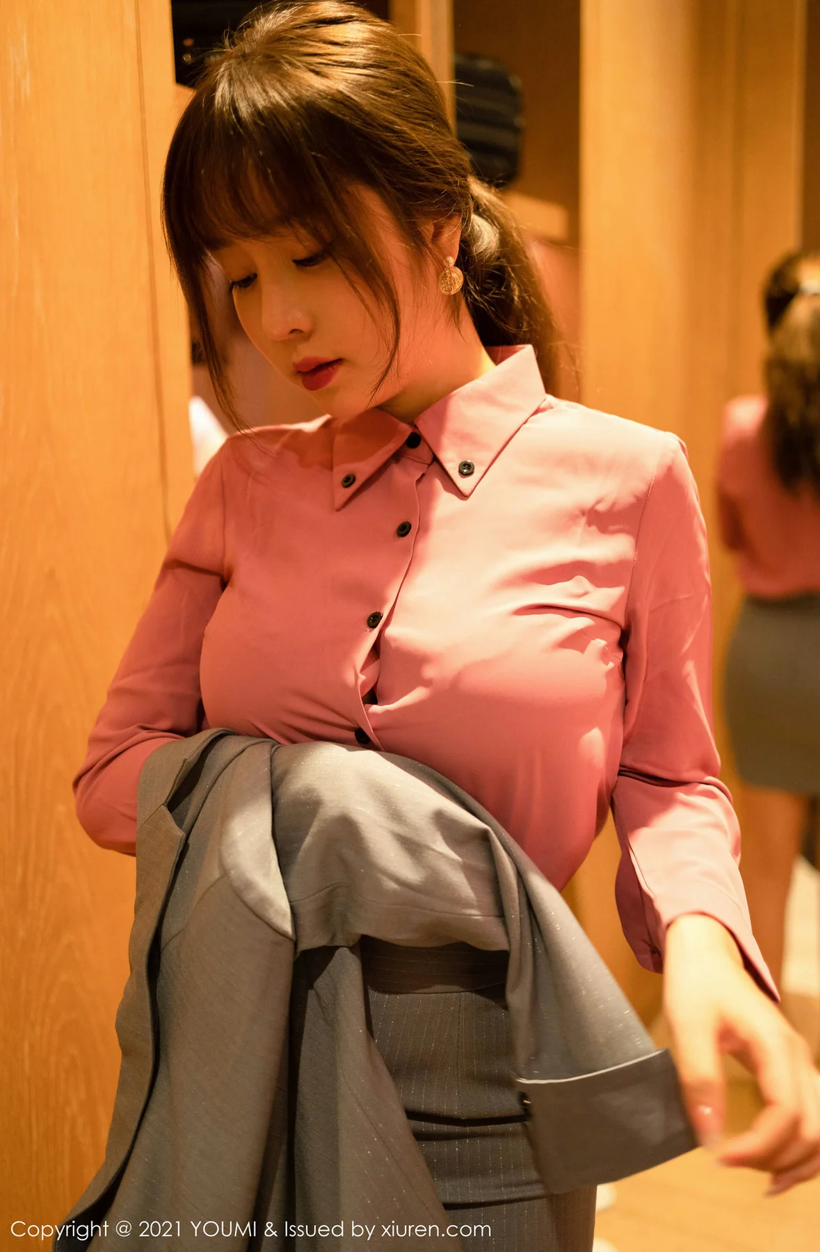 YOUMI 尤蜜荟 Vol.627 熟女剧情手法拍摄 王雨纯 职场制服 - 5