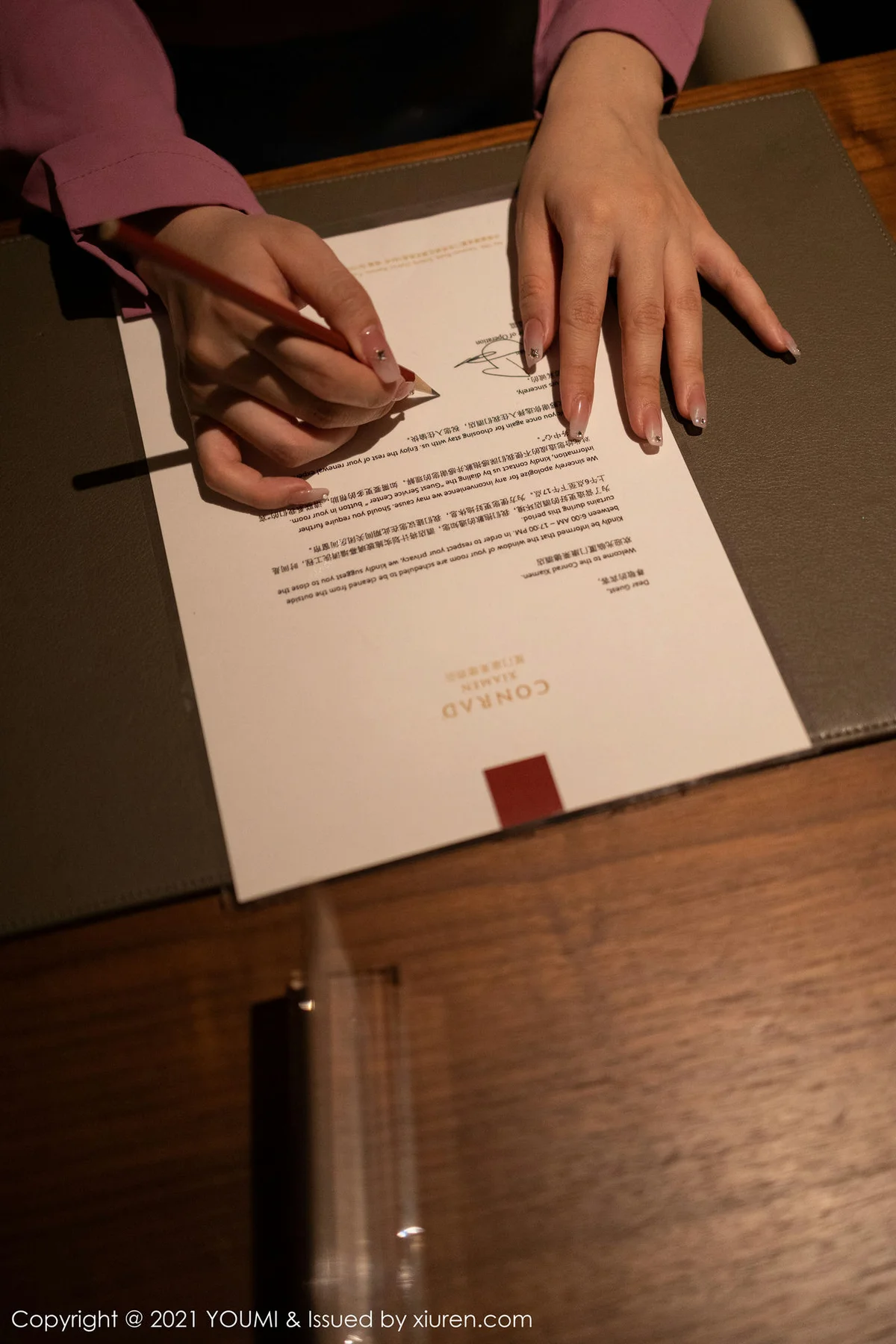 YOUMI 尤蜜荟 Vol.627 熟女剧情手法拍摄 王雨纯 职场制服 - 10